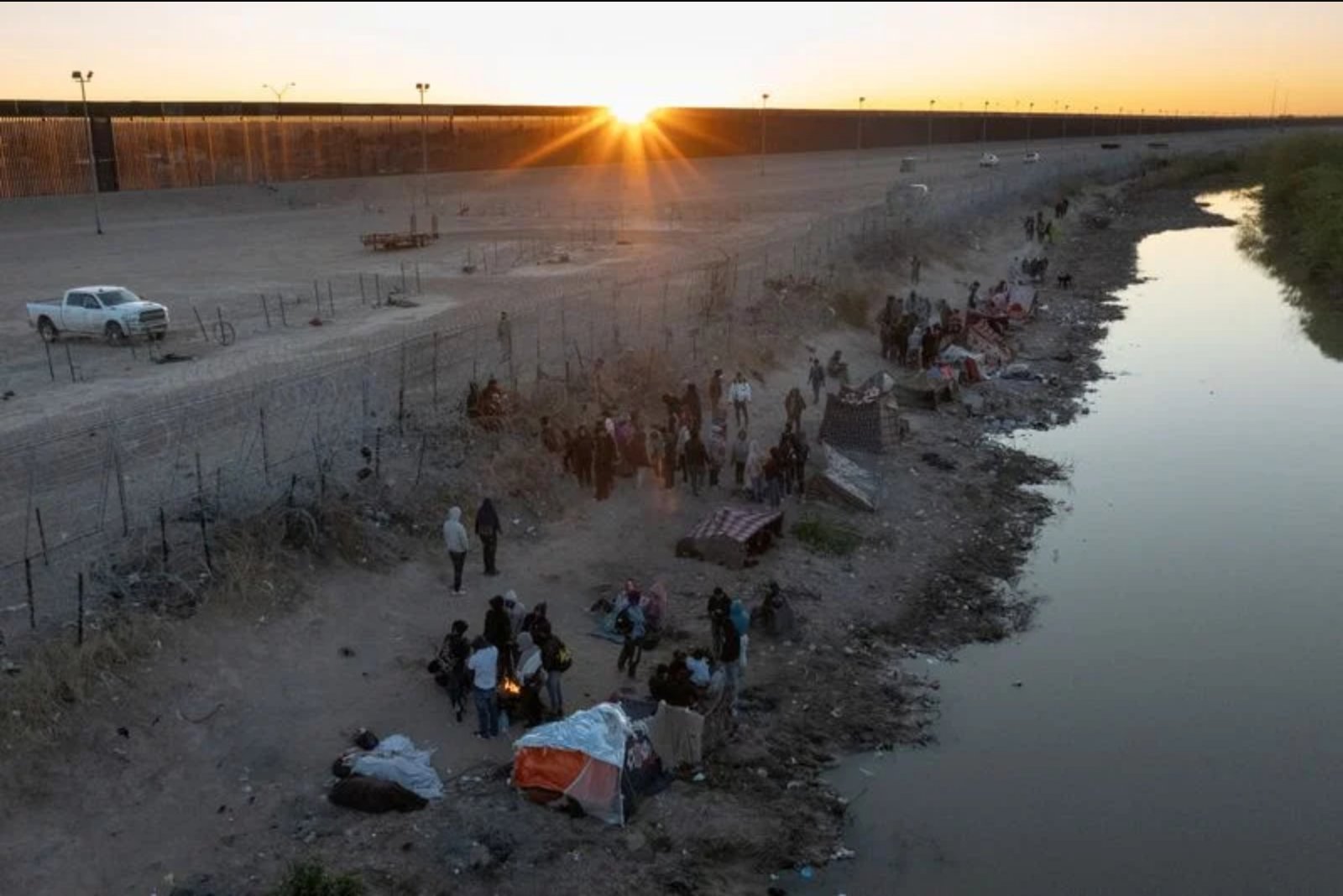 Appeals Court Pauses Injunction, Clearing Path for Texas to Enforce Parts of Border Law