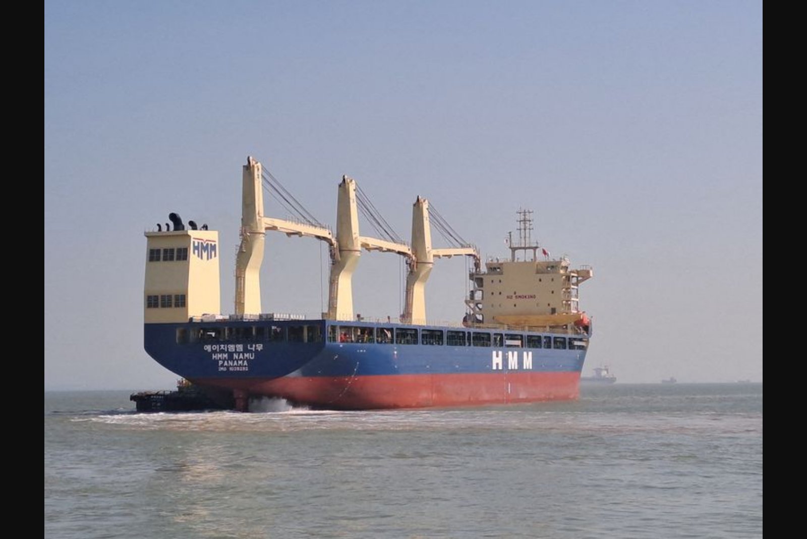 Seoul Condemns Attack on HMM Vessel in Strait of Hormuz, Awaits Source Identification Before Responding