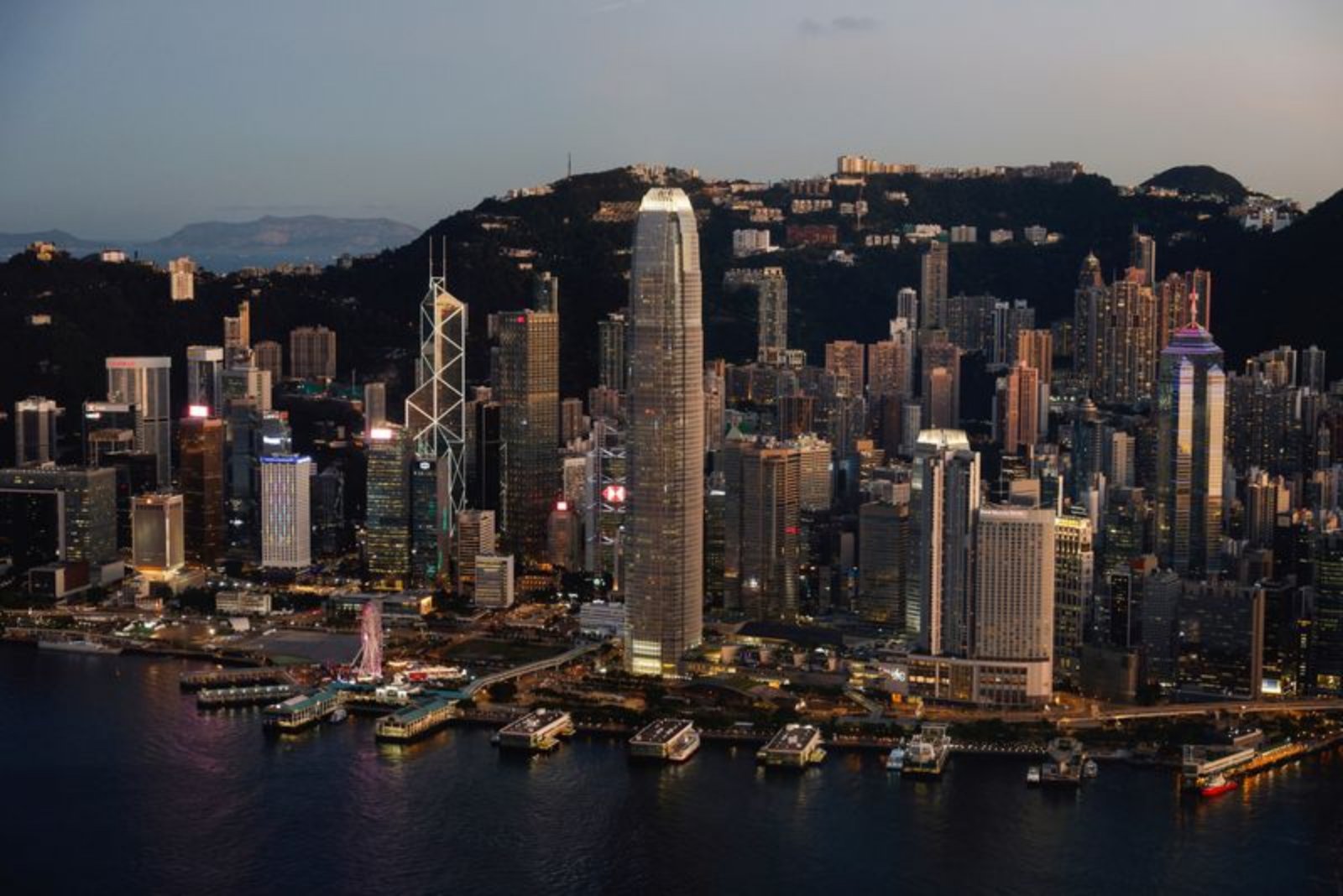 Hong Kong Overtakes Switzerland as Top Global Booking Centre for Cross-Border Wealth
