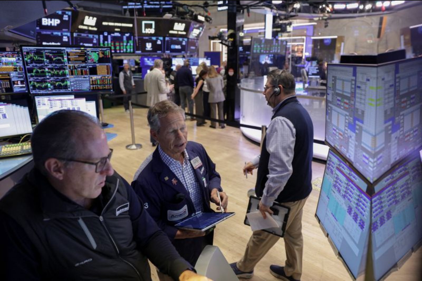 U.S. Futures Tick Up as Chip Stocks Recover Ahead of Nvidia Results
