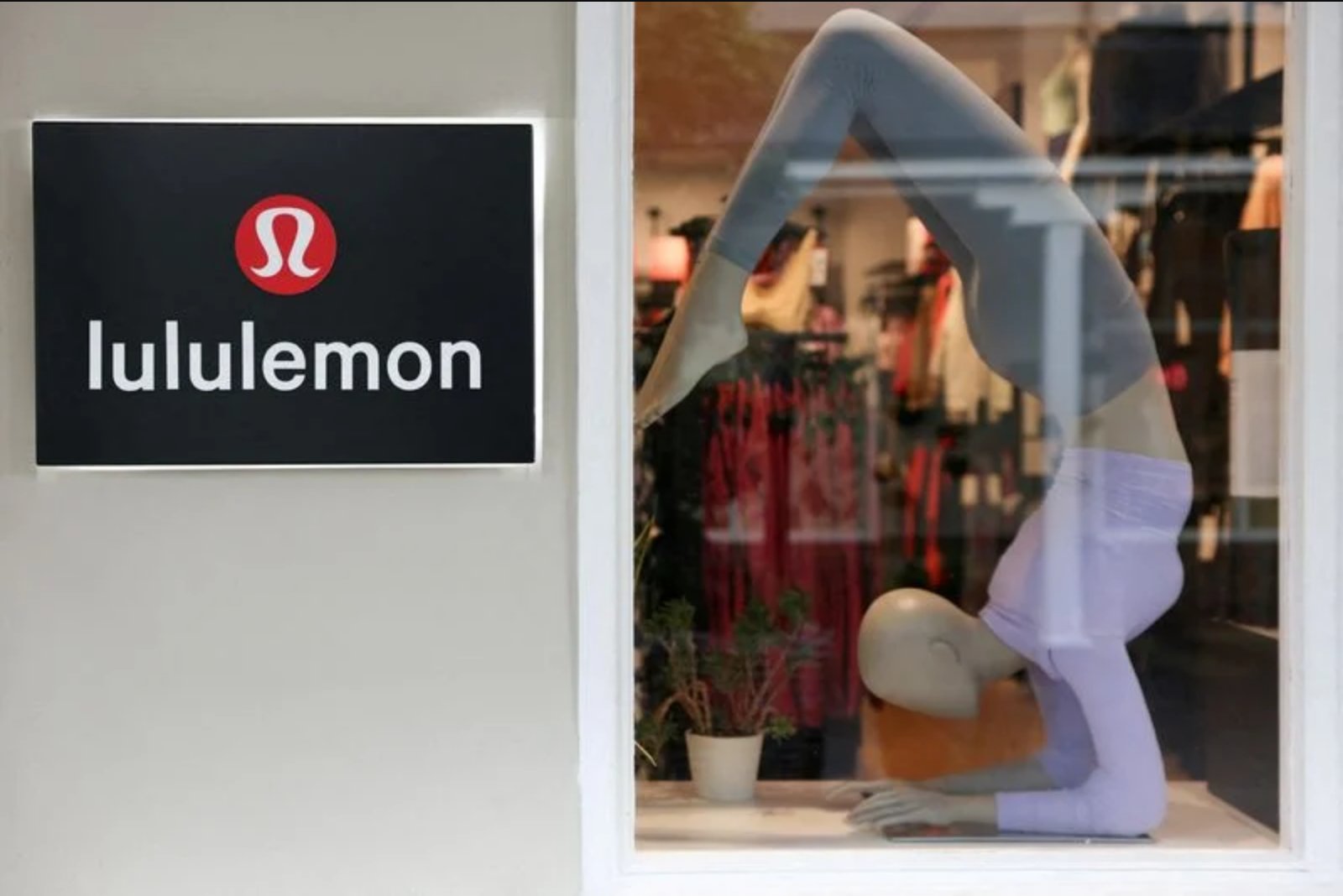 Lululemon Lowers Fiscal 2026 Revenue and EPS Guidance as U.S. Demand Softens