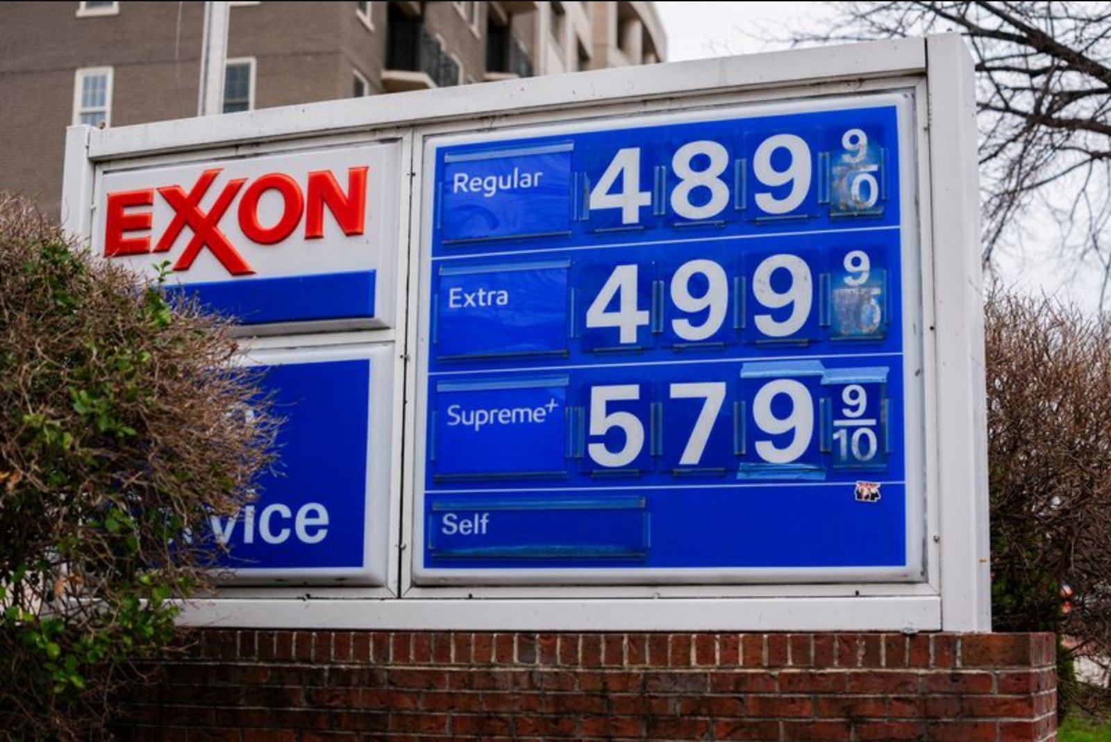 U.S. Pump Prices Surge Over 30% This Month, Approaching $4 per Gallon