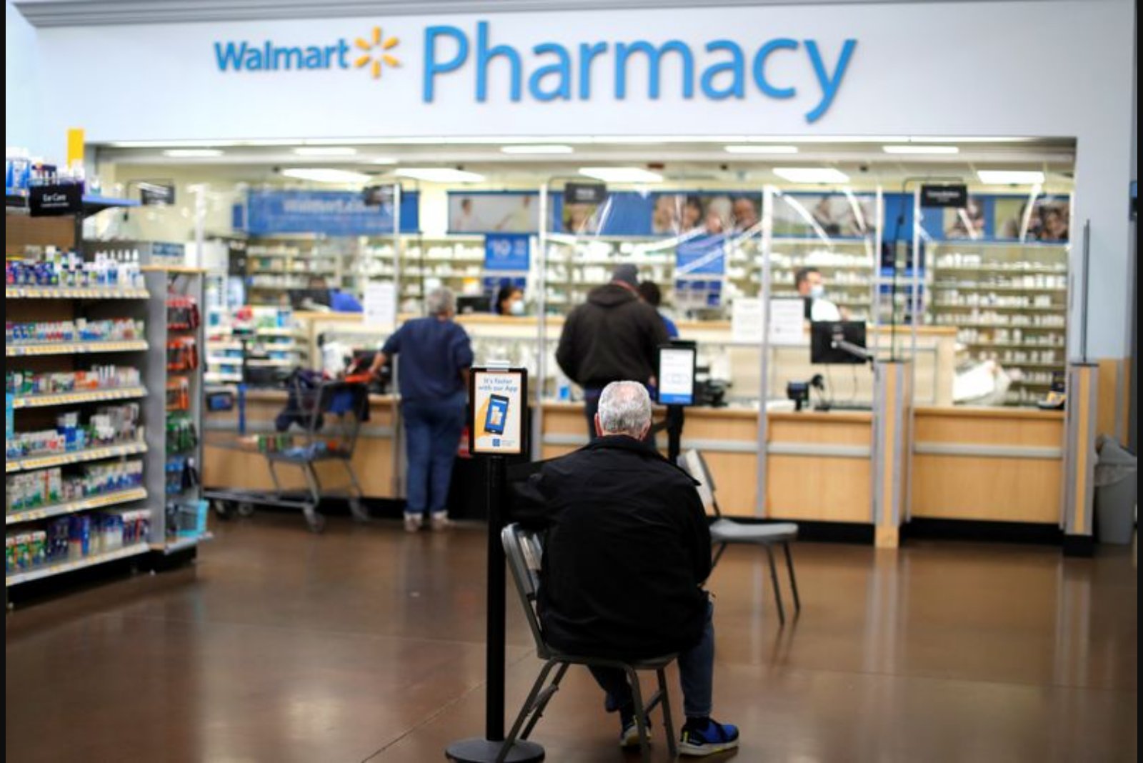 Walmart Upgrades Pharmacy Technician Roles and Raises Pay as Healthcare Services Expand