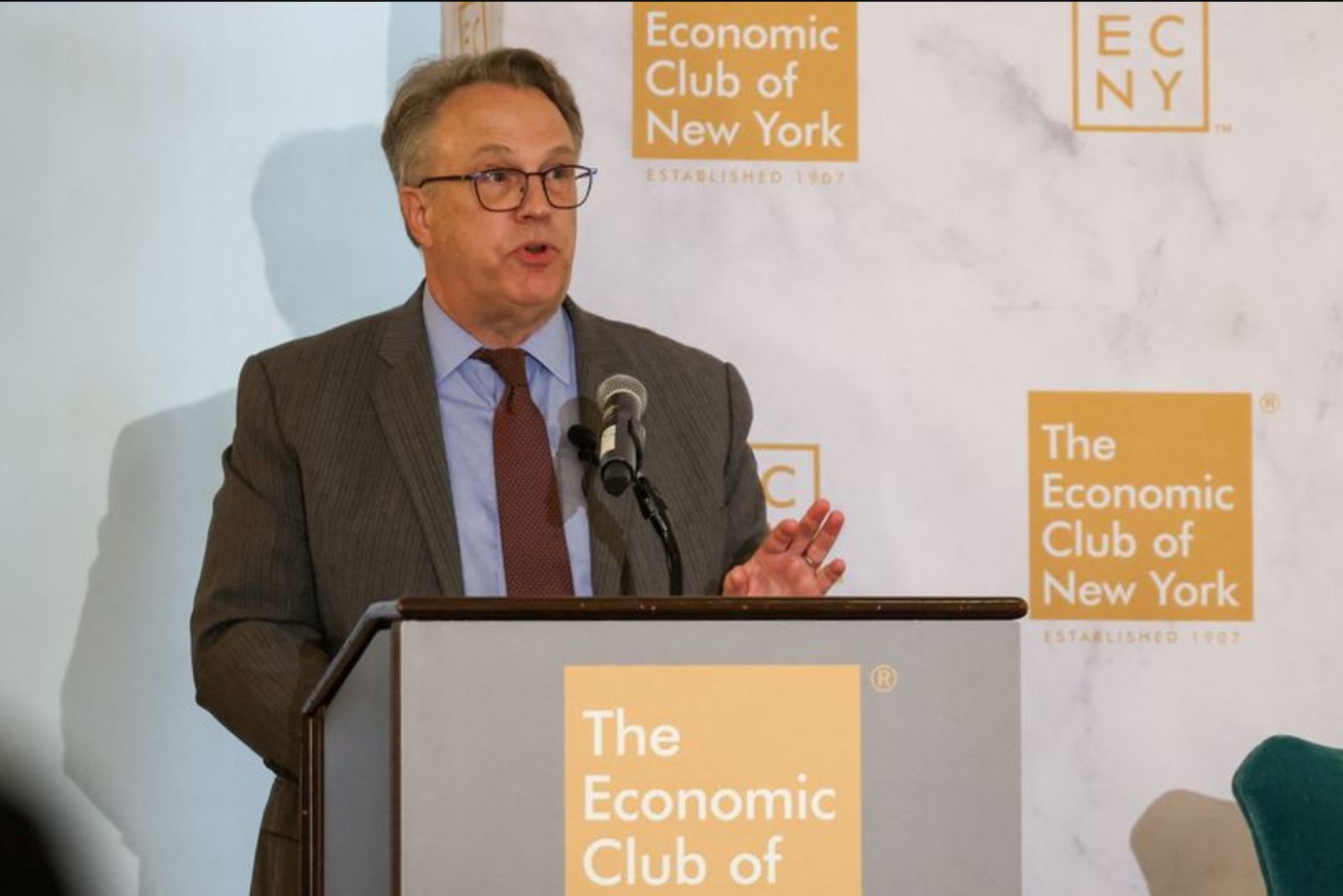NY Fed’s Williams Signals Possible Future Rate Cuts if Inflation Eases; Says Little on Iran Conflict