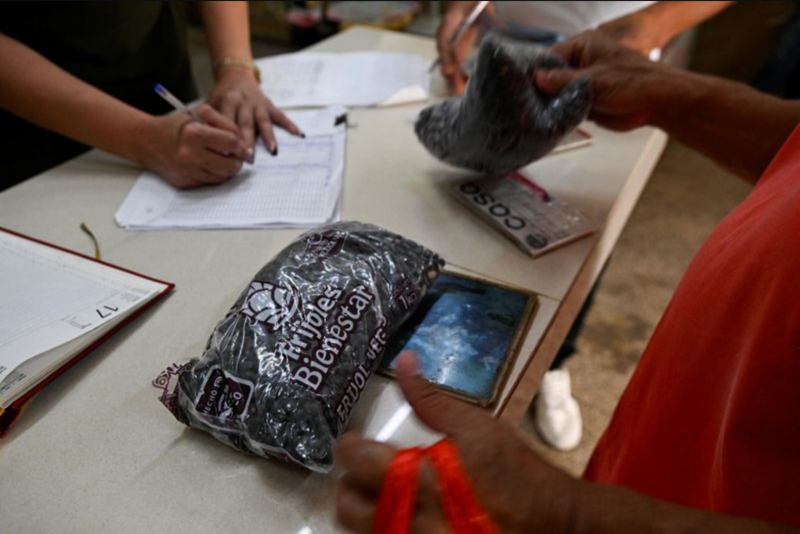 Mexican Volunteers Load Boats in Progreso with Supplies for Energy-Hit Cuba
