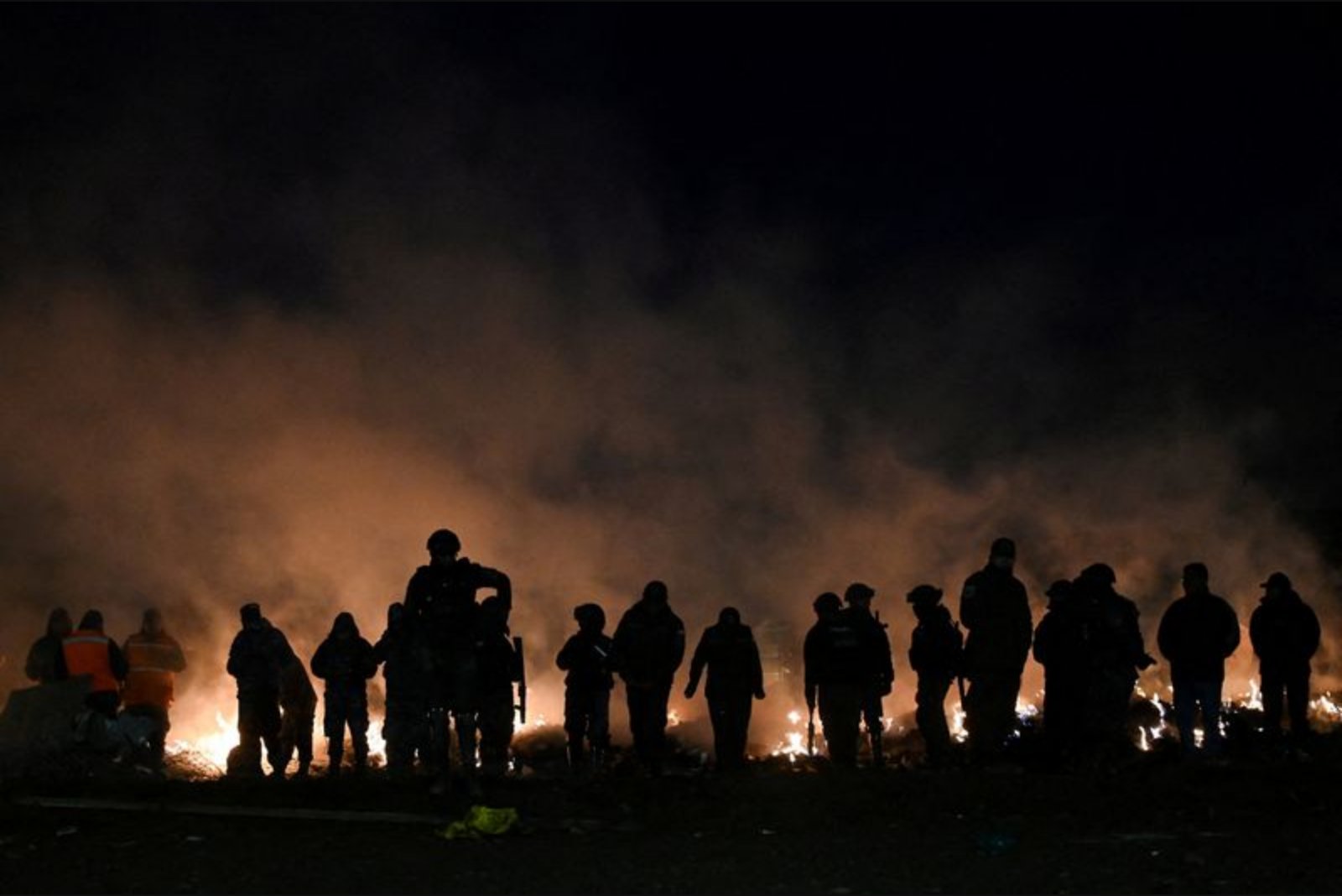 El Alto Crash Sparks Outrage as Authorities Burn Banknotes Gathered at Scene