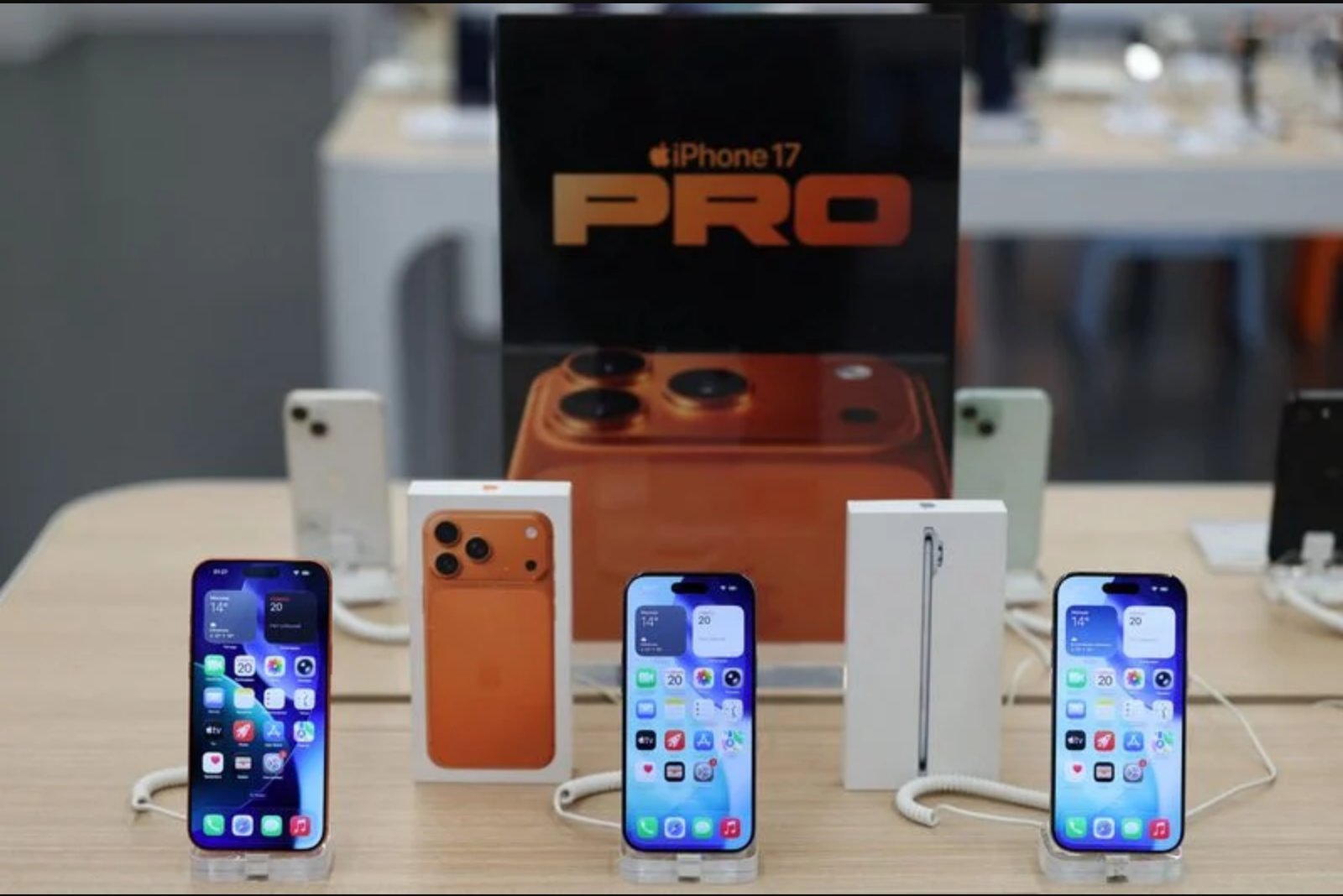 Smartphone Shipments Drop to 13-Year Low in Q2 as Memory Shortage Pushes Prices Up