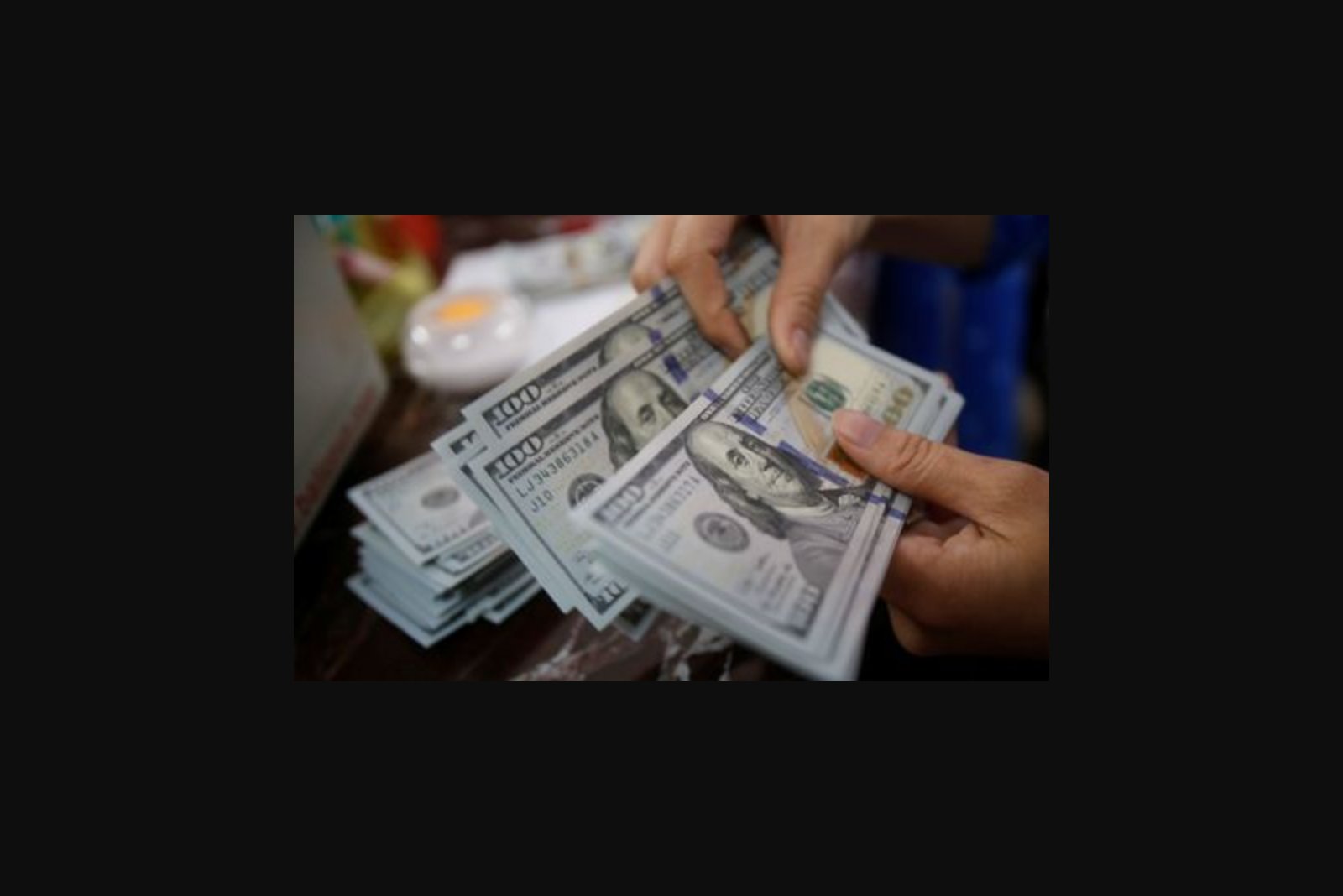 Asian Currencies Slip as Dollar Strengthens Ahead of ECB and BoE Decisions