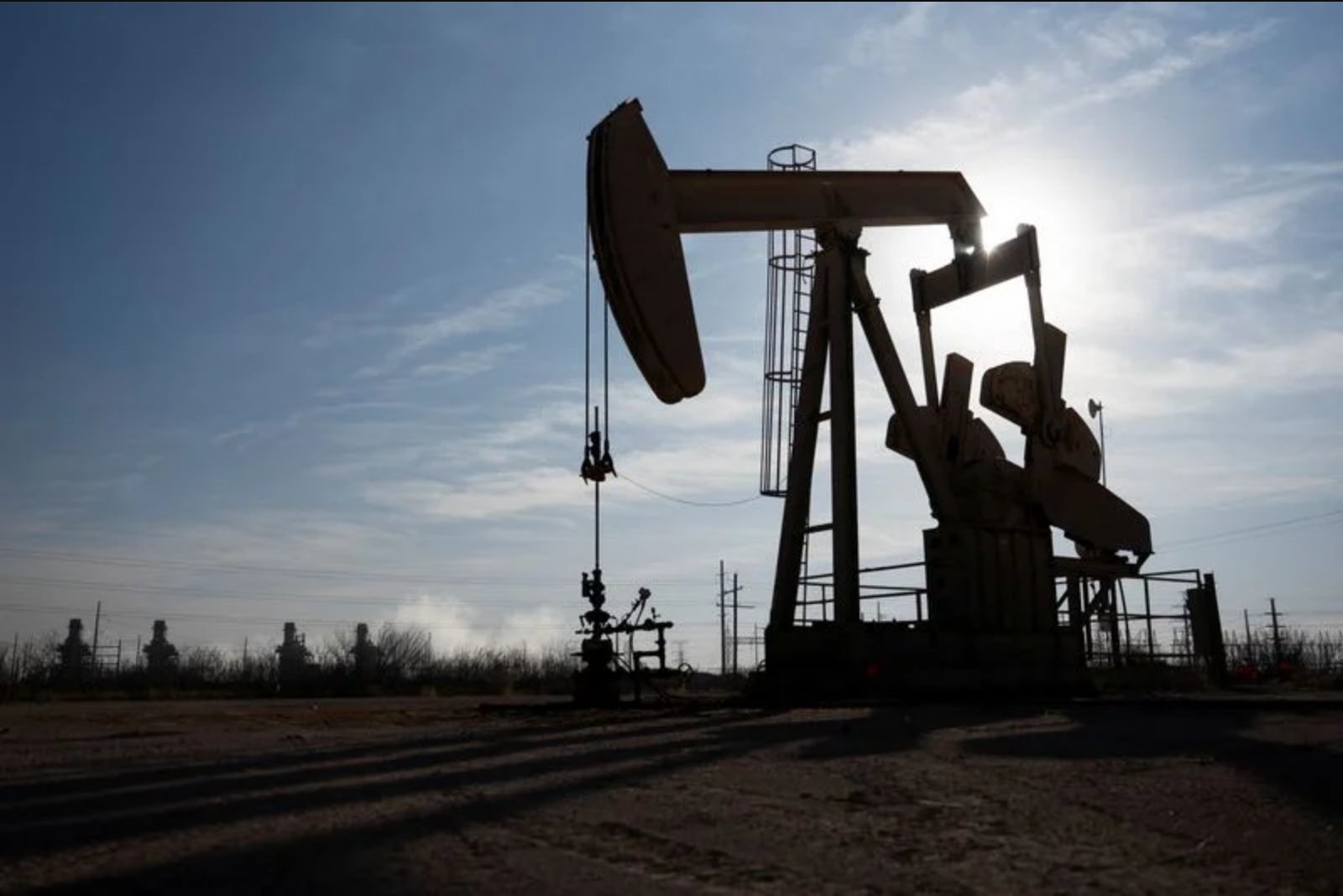 Oil Tumbles 5% to Three-Month Low as Hopes Grow for Reopening of Strait of Hormuz