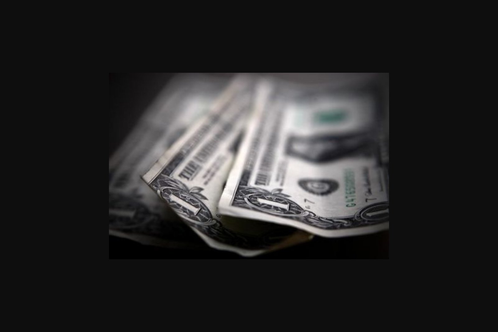 Asian Currencies Retreat as Dollar Recovers From Four-Year Low Ahead of Fed Call