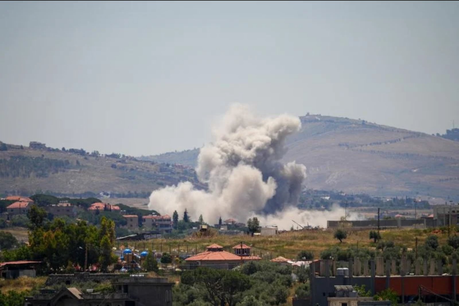 Israel Keeps Up Strikes in Lebanon While Washington-Backed Ceasefire Hinges on Hezbollah