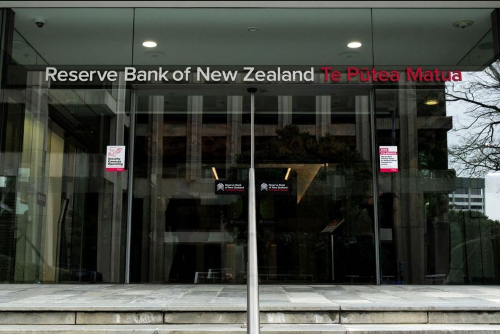 Reserve Bank plan to guarantee cash access draws criticism from lenders