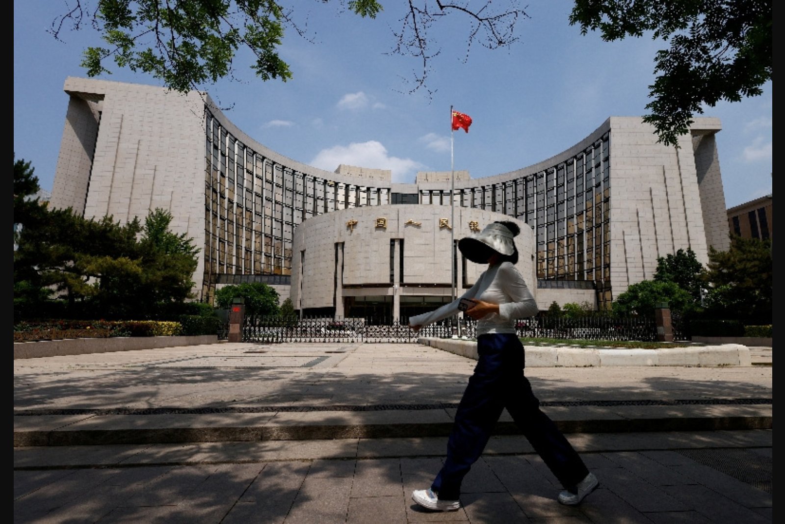 China Poised to Keep Benchmark Lending Rates Unchanged as Markets Stay Flush with Cash
