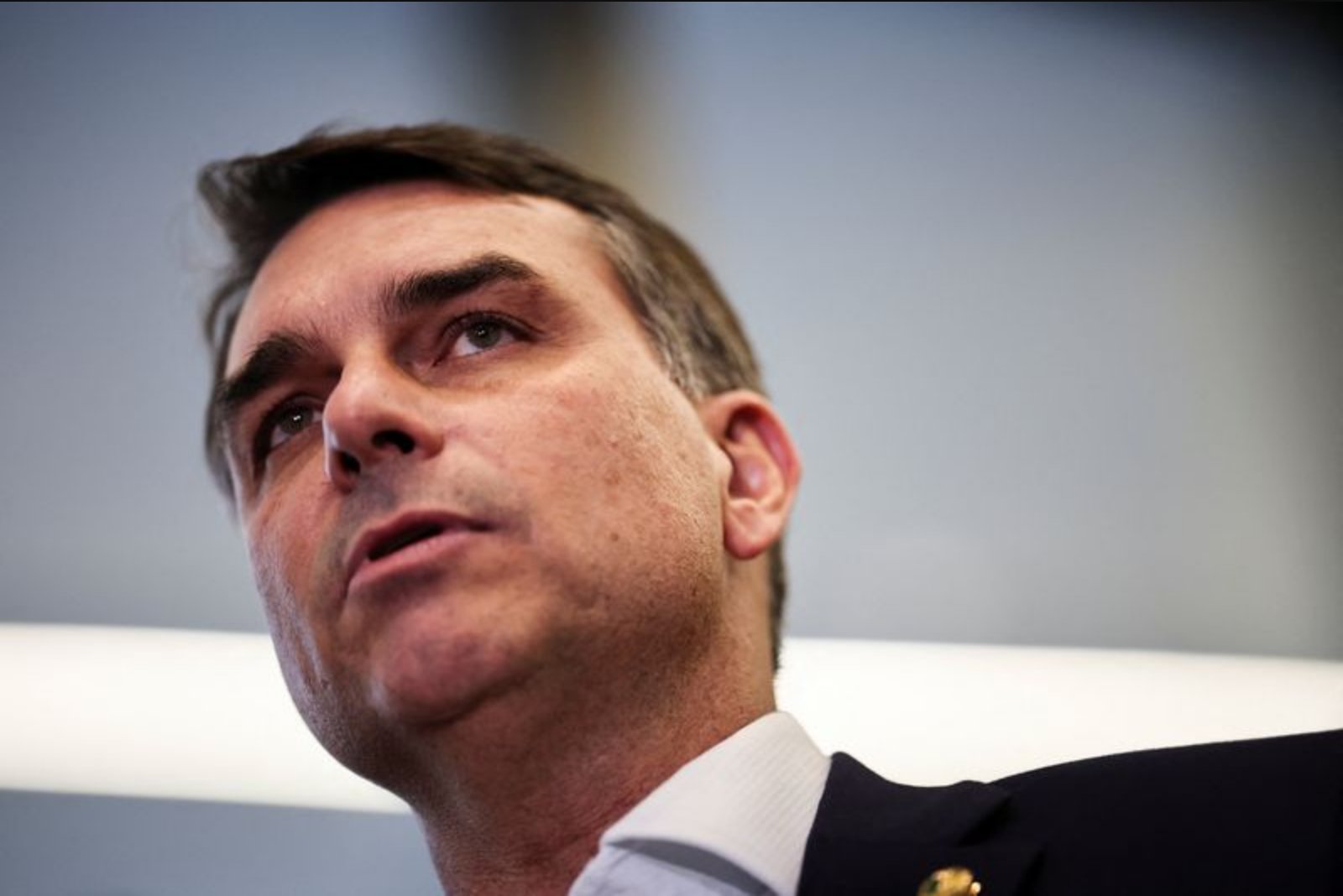 Flavio Bolsonaro Seeks White House Meeting as Campaign Battles Banking Scandal