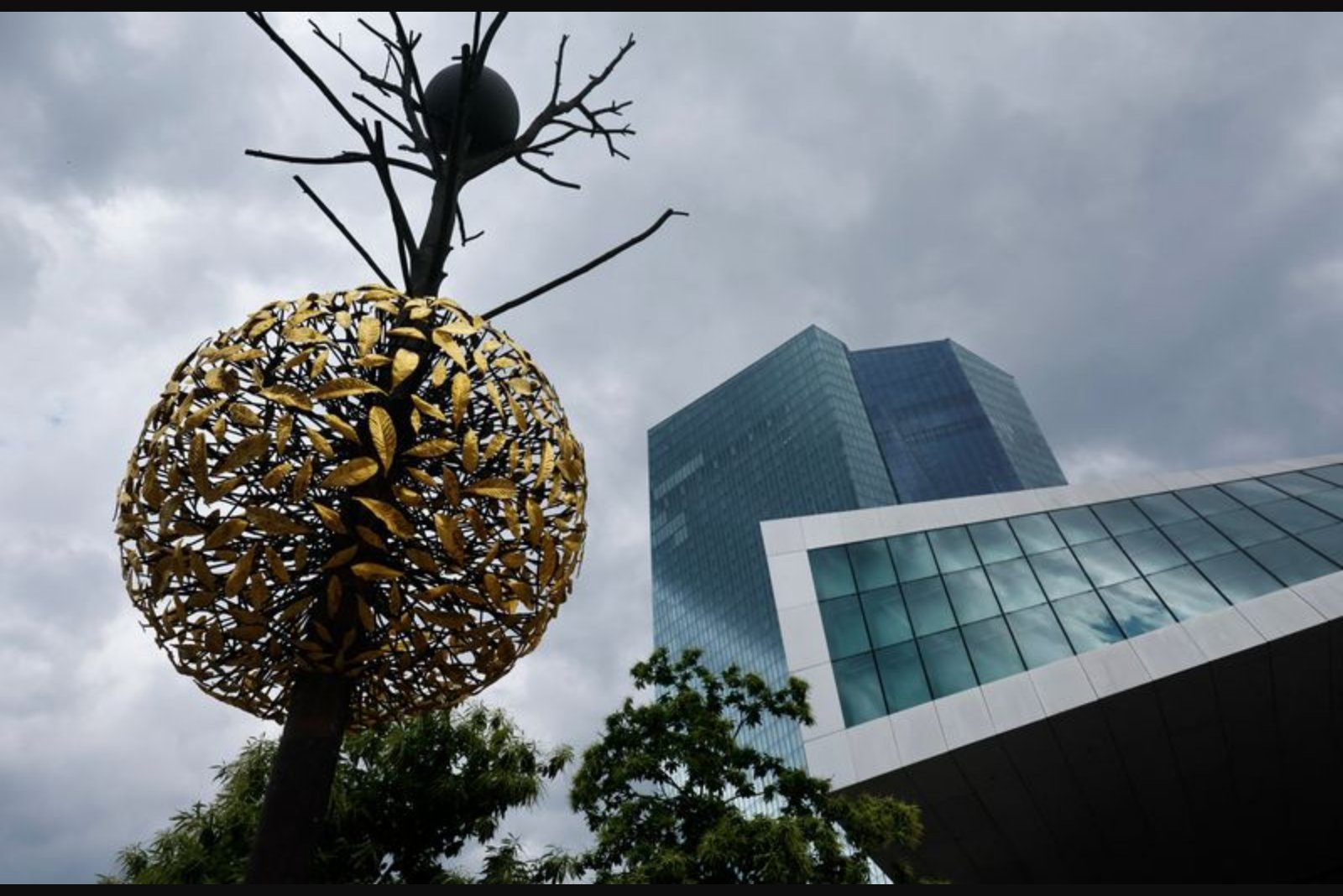 ECB trims dollar holdings, shifts proceeds into yen in routine reserve rebalance