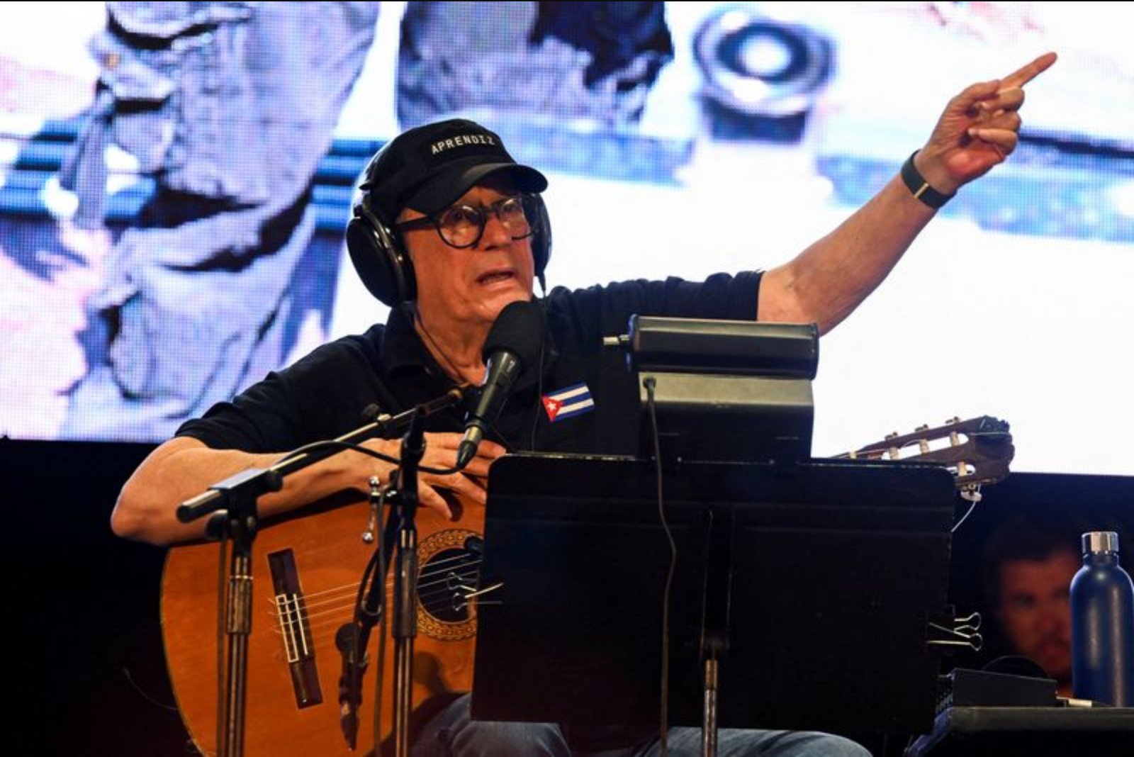Cuban Icon Silvio Rodriguez Presented With AKM After Vowing to Take Up Arms