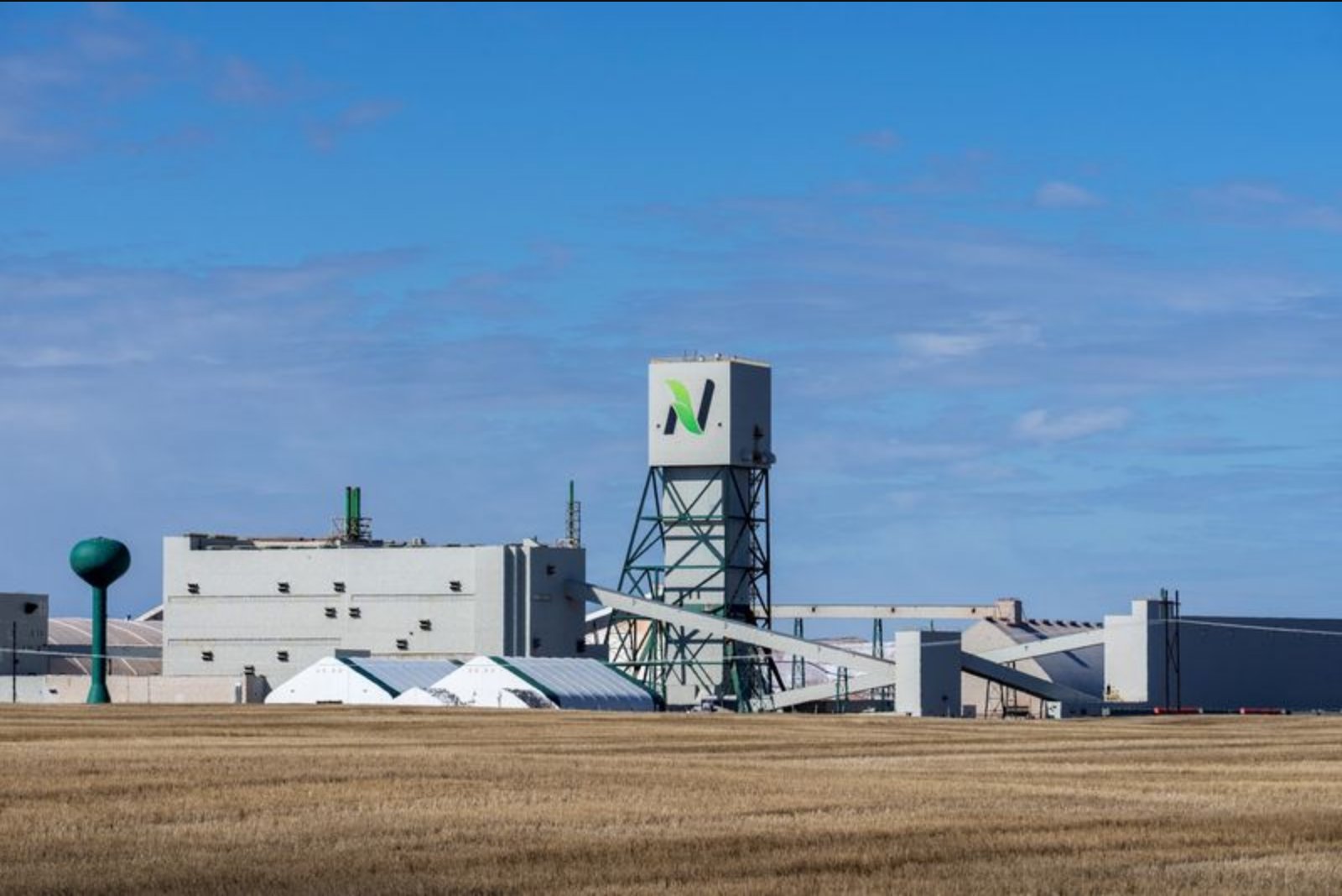 Nitrogen Price Spike Bolsters CF, Nutrien Outlook; Mosaic Struggles Amid Portfolio Mix