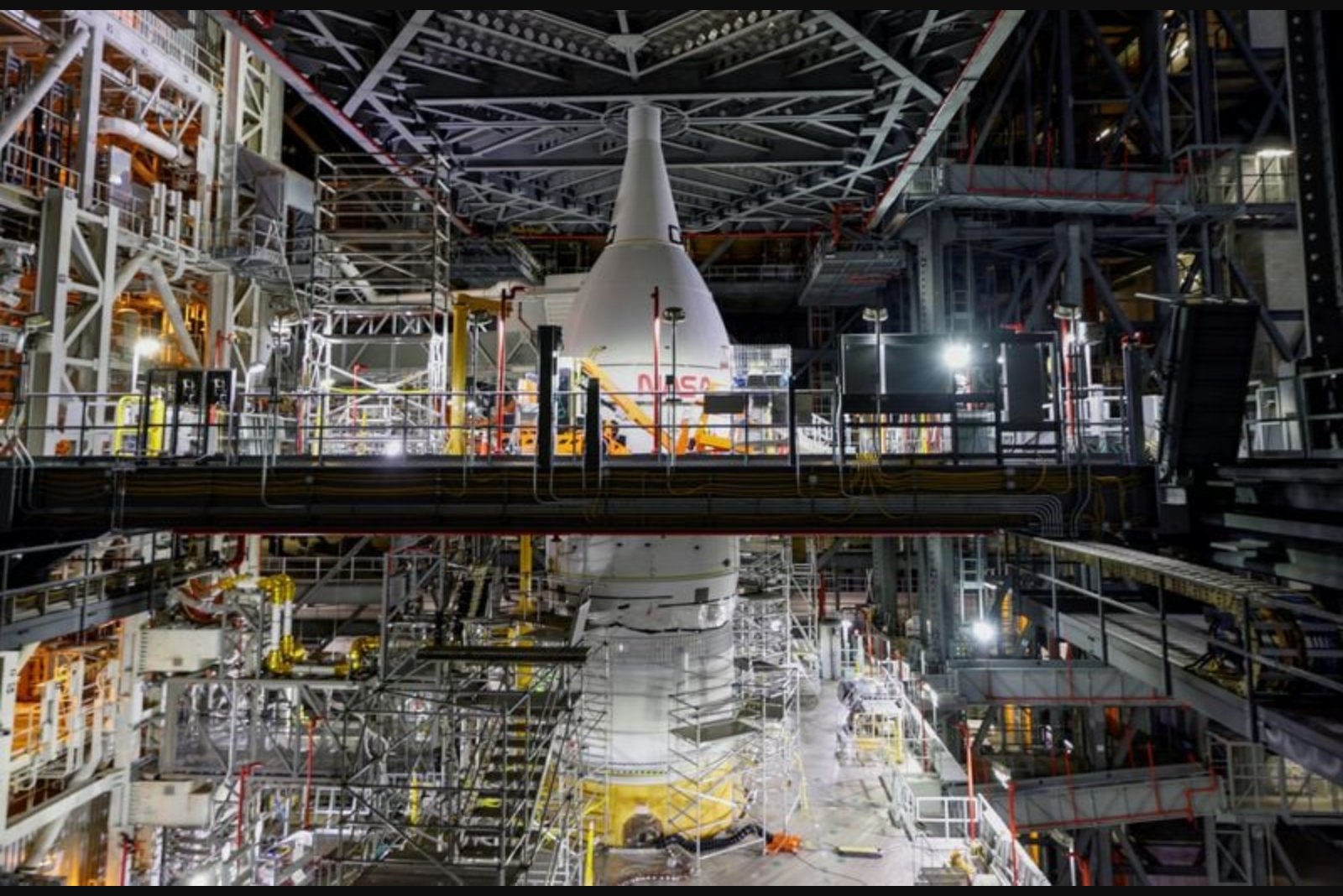 NASA Assigns U.S. and Italian Crew for Artemis III, Will Test SpaceX and Blue Origin Landers in Earth Orbit