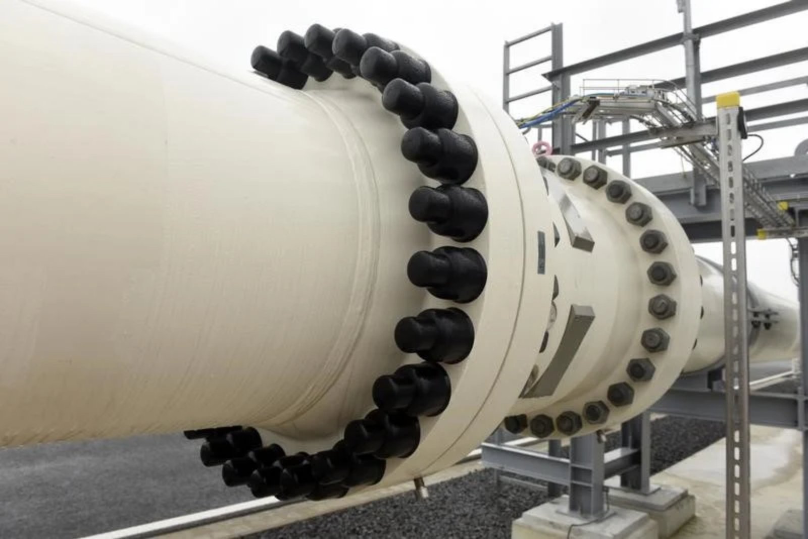 Natural Gas coils near $2.878 as moving averages compress; breakout risk rises