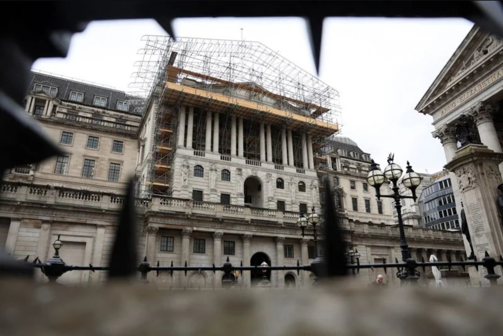 BoE's Alan Taylor Says Current Rates Are Restrictive but Sees No Need to Raise Them