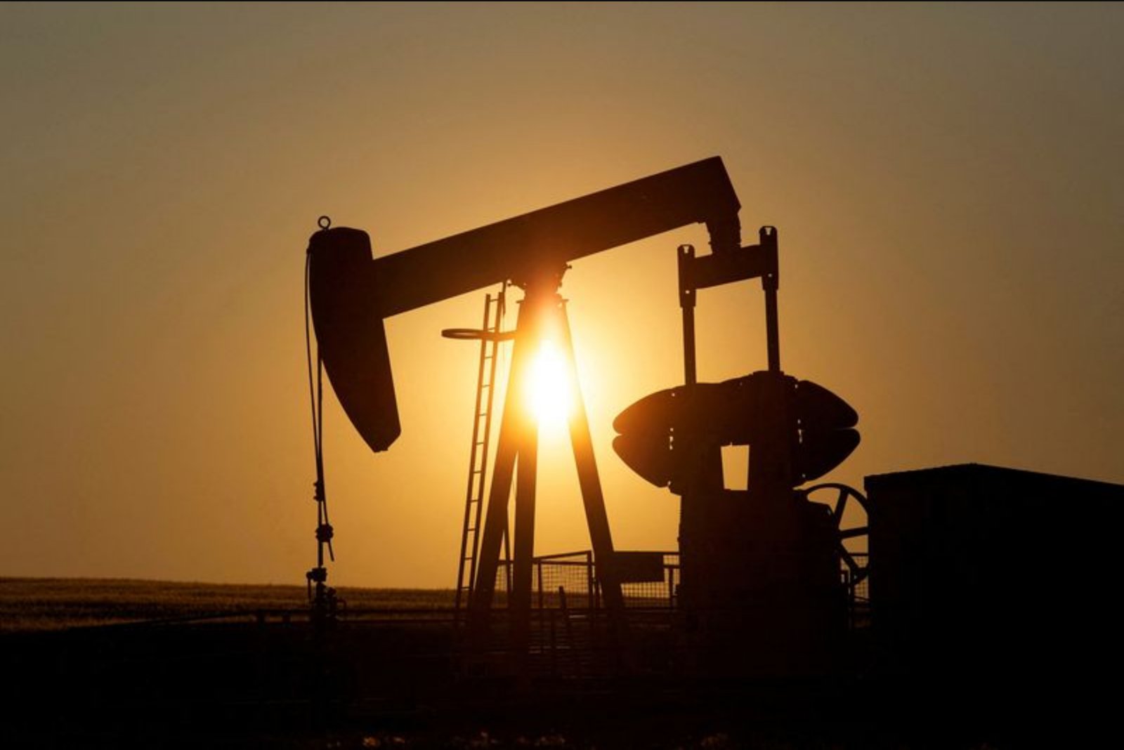 Oil prices expected to cluster near $60 a barrel as oversupply offsets geopolitical shocks