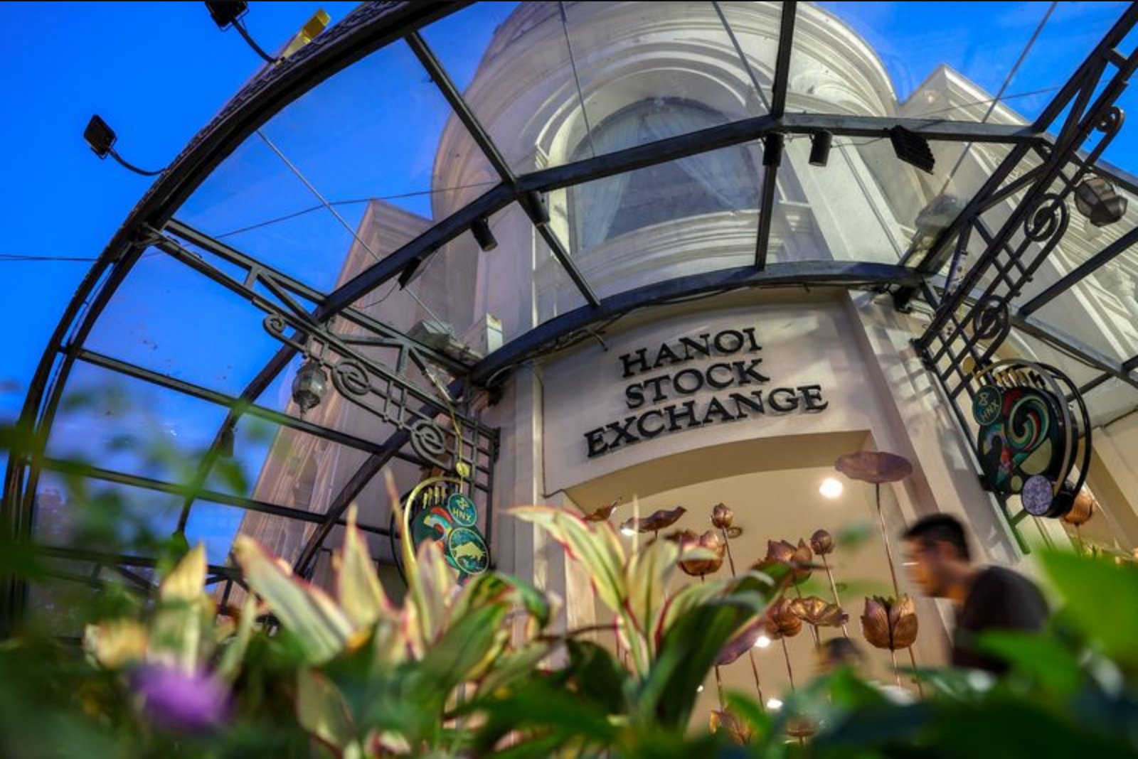 Vietnam’s equity surge is being undercut by an exodus of foreign cash