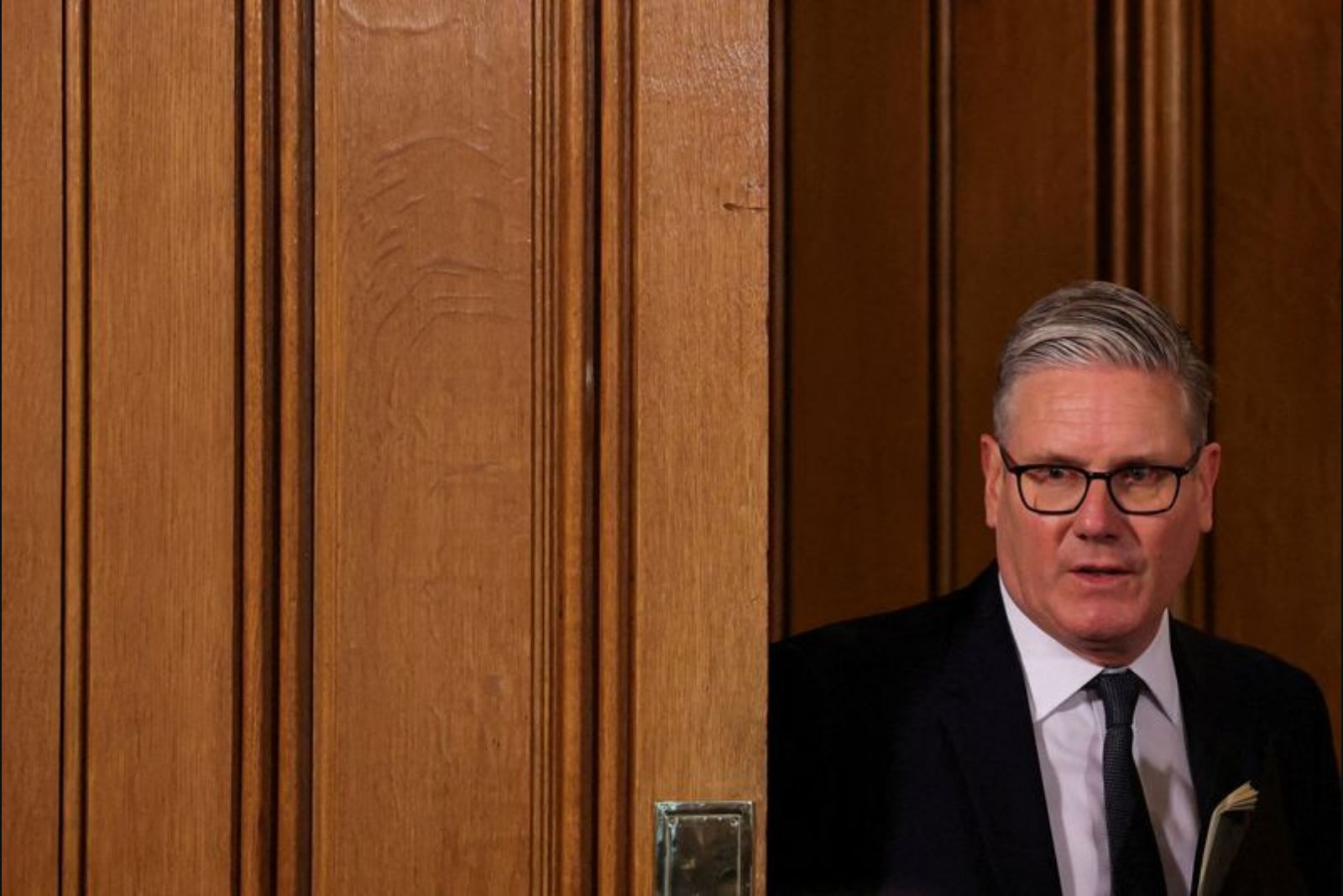 Starmer Rejects Calls to Quit, Urges Cabinet to Focus on Governing After Tumultuous 48 Hours