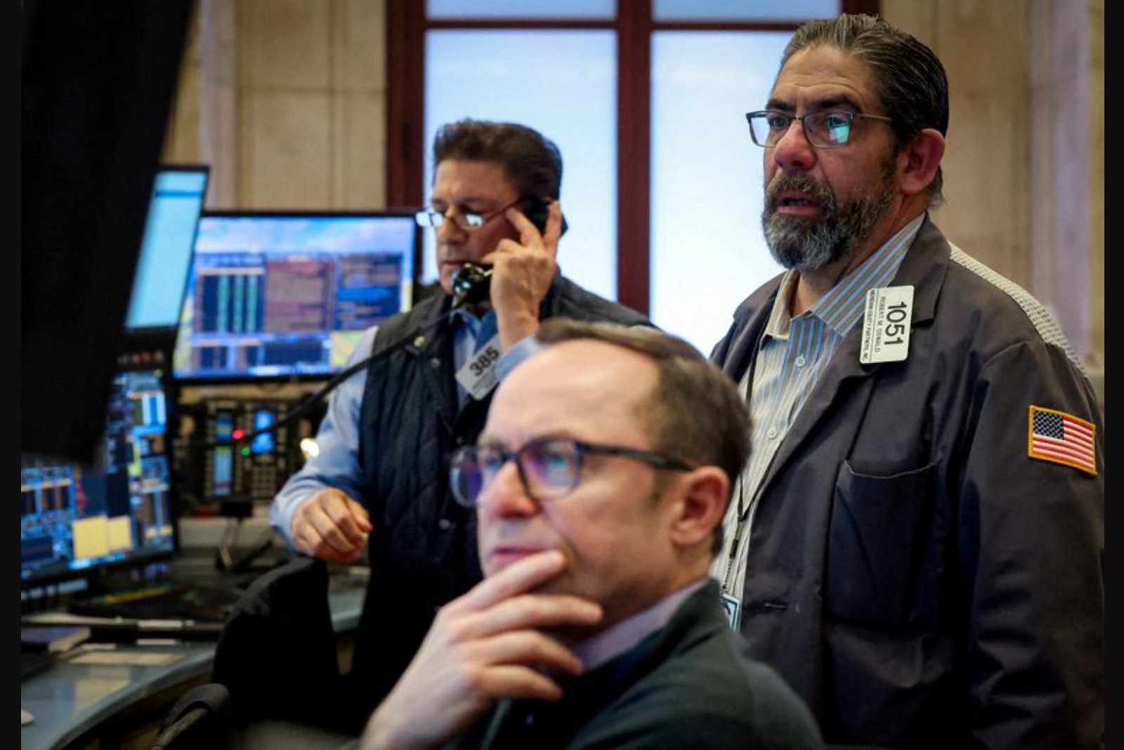 U.S. Futures Slip as AI Worries Weigh on Tech; Nasdaq Faces Sharp Monthly Decline