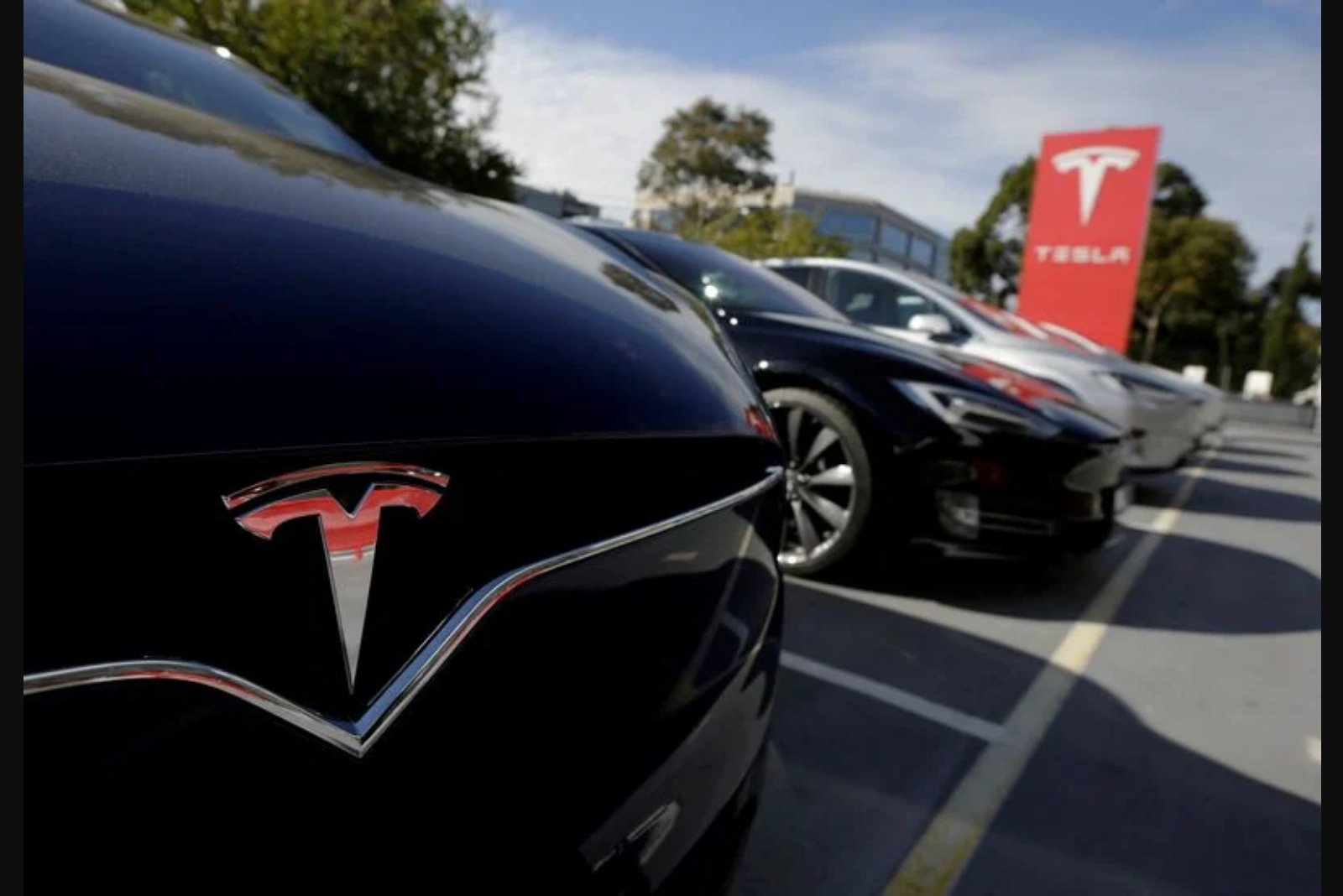 J.P. Morgan Moves Tesla to Neutral, Cites Robotics and Autonomy as Long-Term Value Drivers