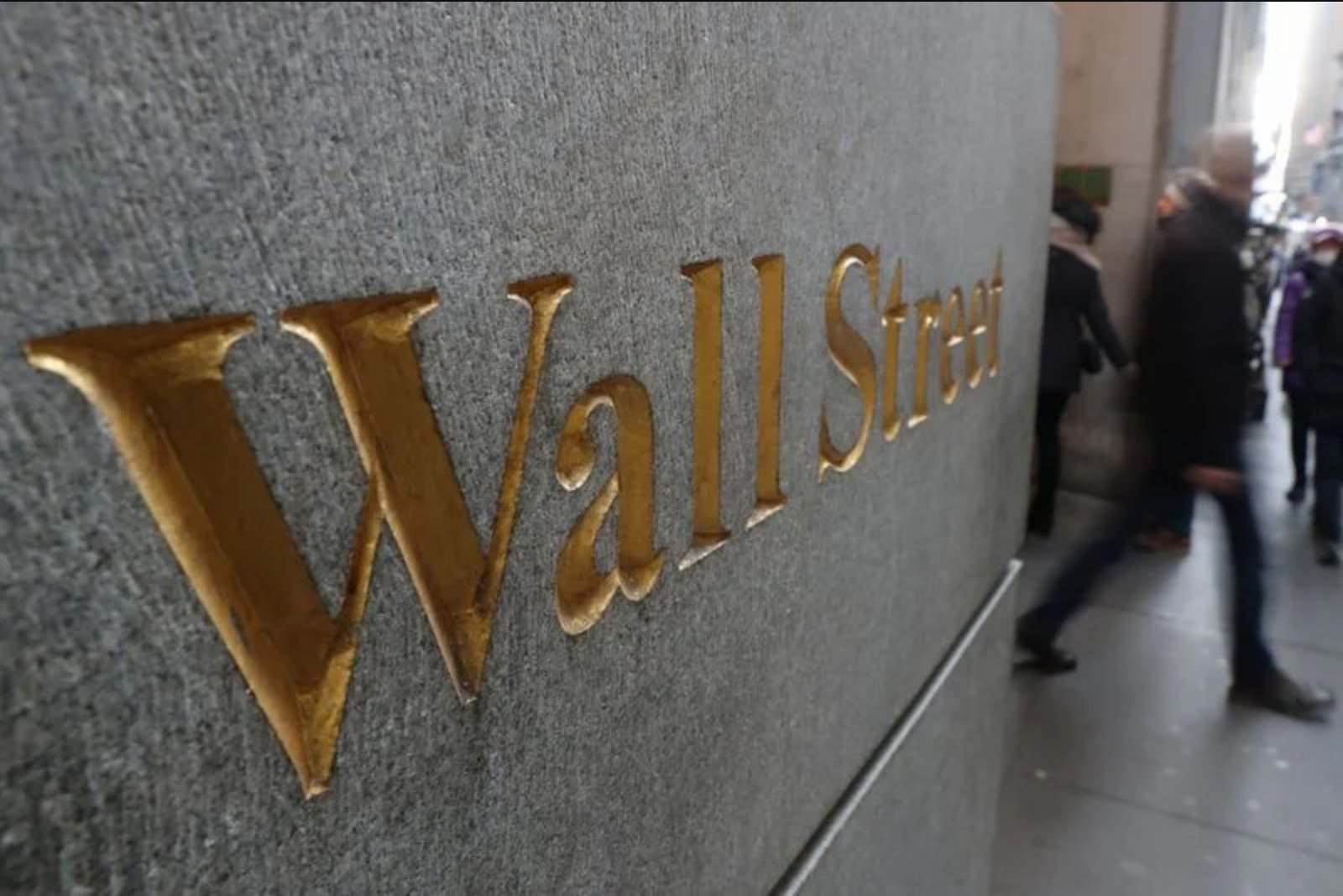 Wall Street Banks Riding an AI-Driven Wave of Dealmaking and Financing