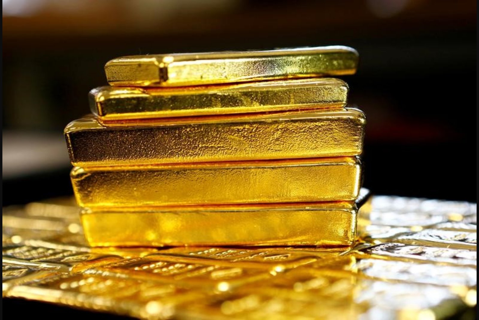 Bullion Could Soar to $10,000 If Policy Turns Dovish, SBG Says