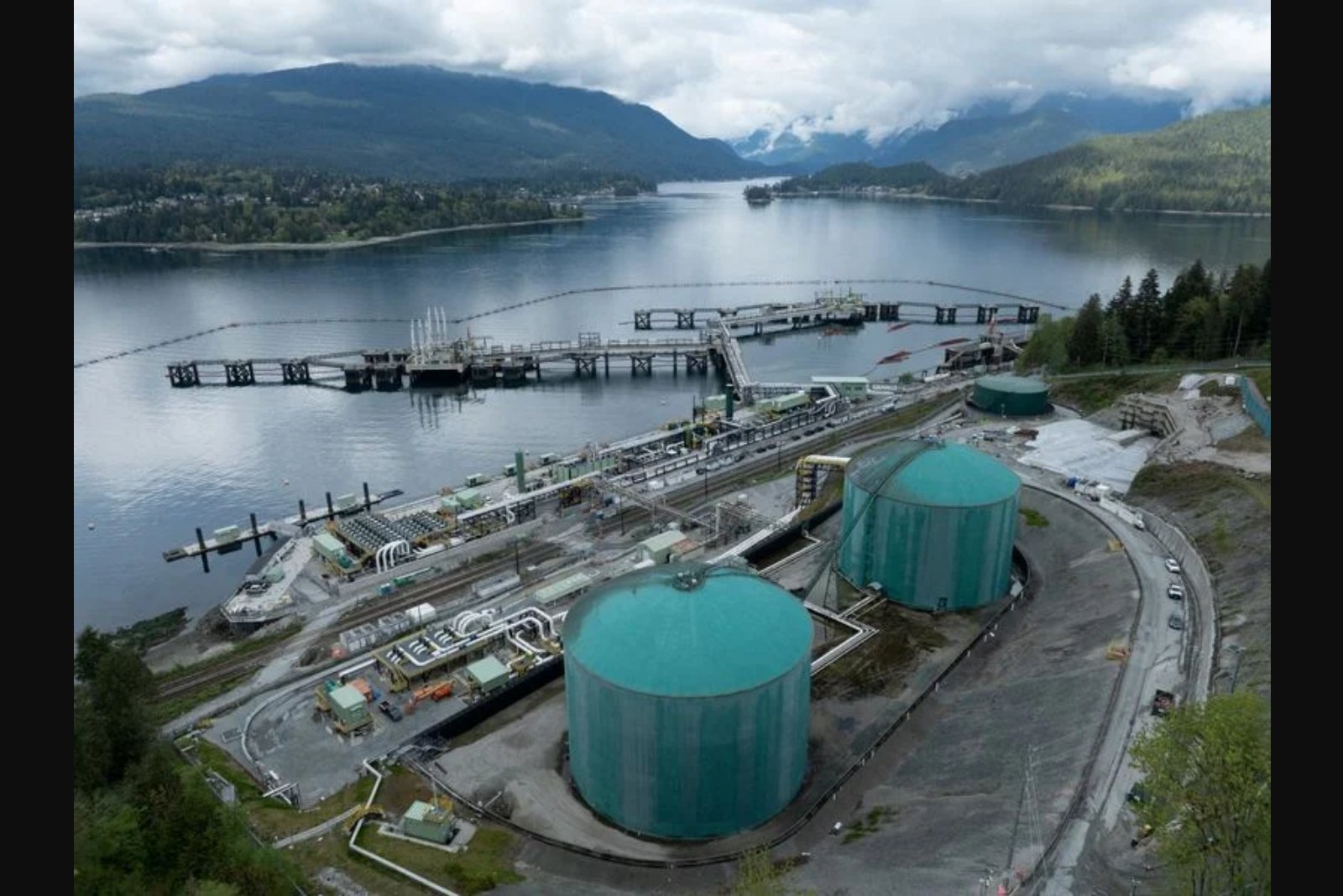 Canada’s Pipeline Buildout Faces a Supply Challenge as Oil Sands Producers Hold Back