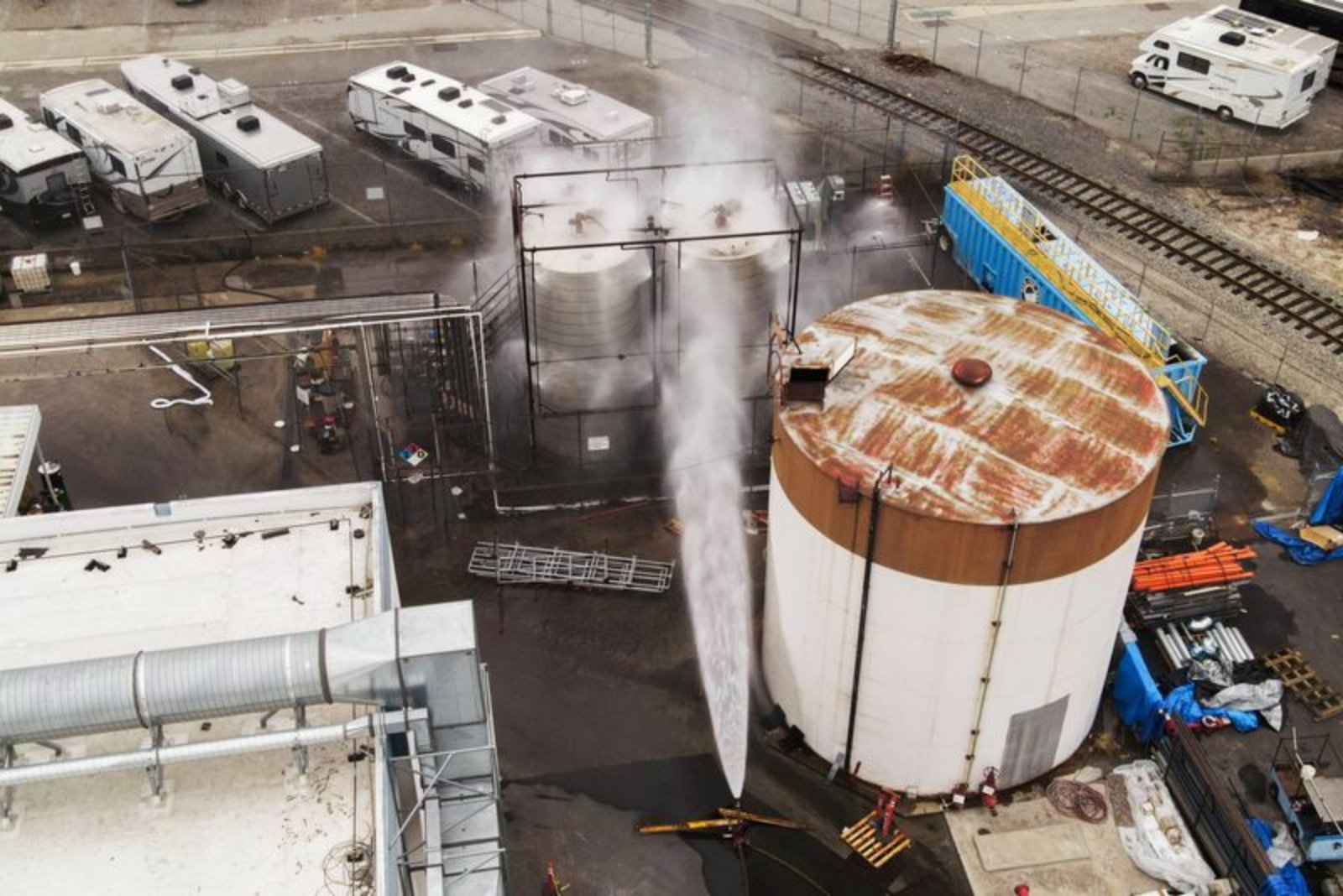 Hazardous Chemical Tank in Garden Grove Warms Internally Despite Cooling Efforts, Officials Say