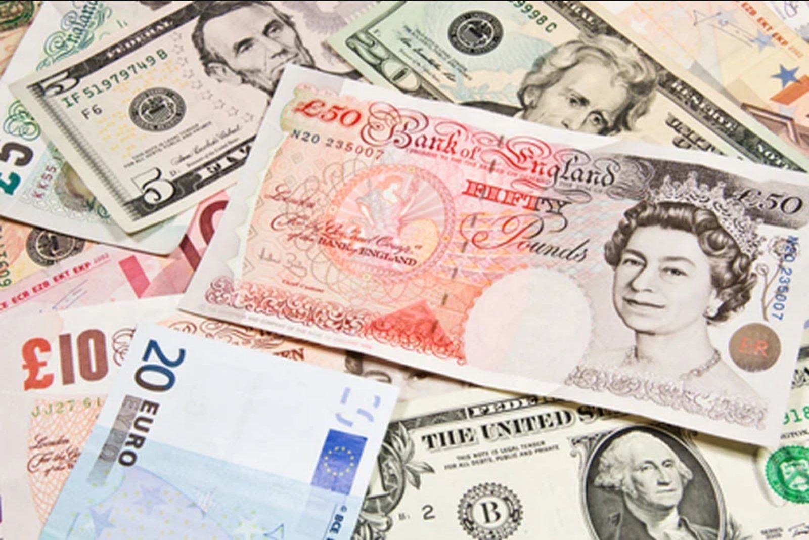 Pound Firm as Dollar Weakens After U.S. Treasury Signals Buyback Increase