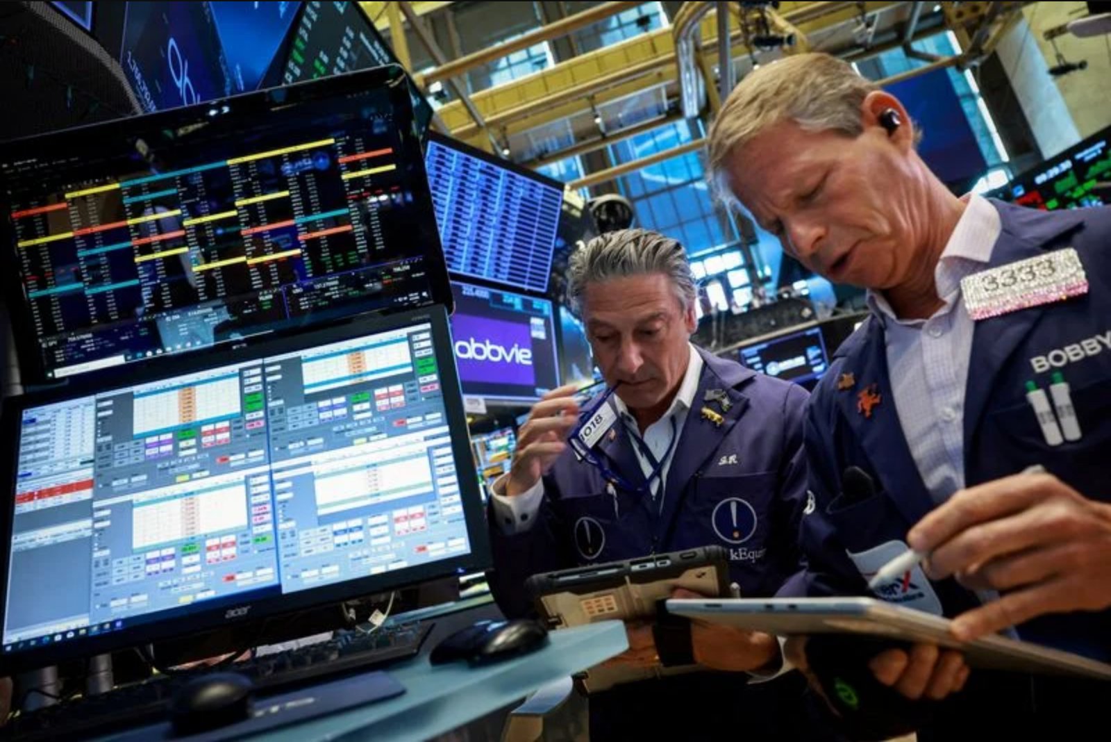 Markets Zoom in on AI, Chips and SpaceX as Investors Trim Broader Exposure
