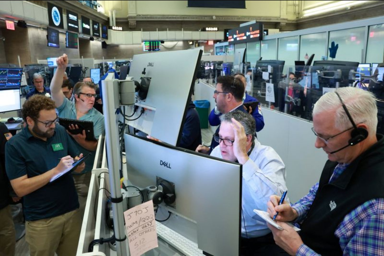 AI-Driven Optimism Propels Global Equity Markets to Record Highs