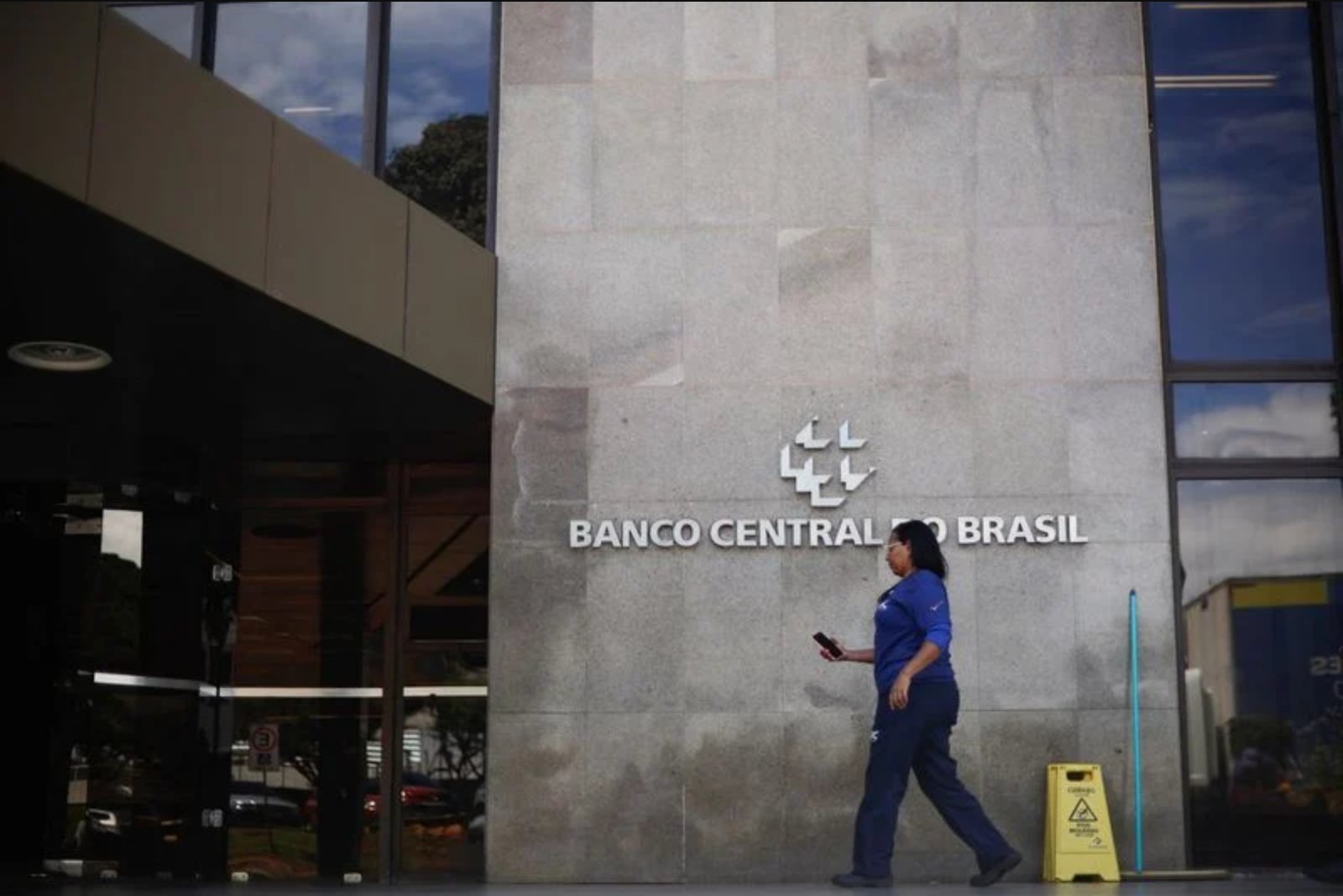 Brazil Central Bank Denies Widening Policy Horizon After Rate Cut and Market Reaction