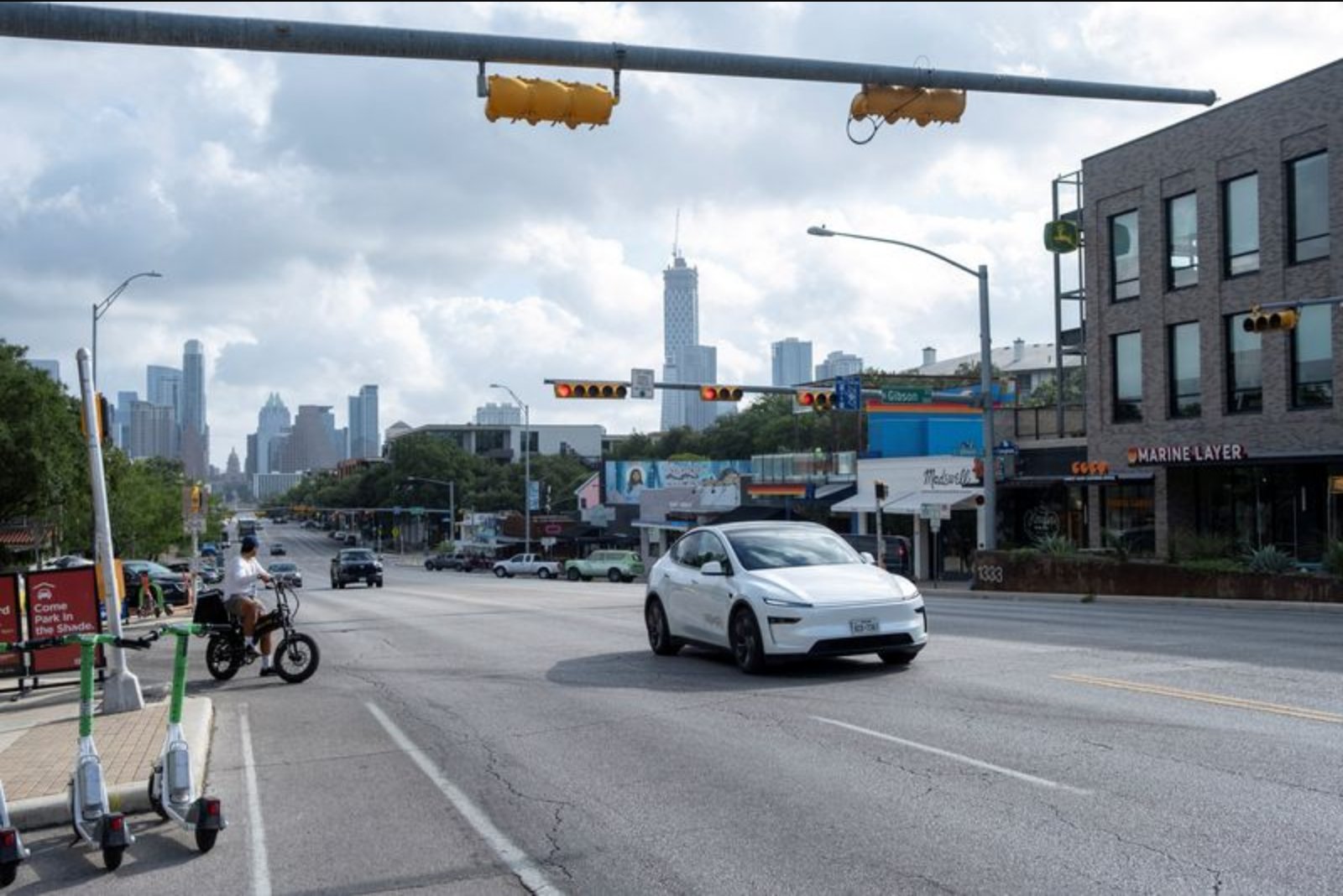 Tesla’s Texas Robotaxi Push Exposes Long Waits, Constrained Coverage and Operational Hurdles