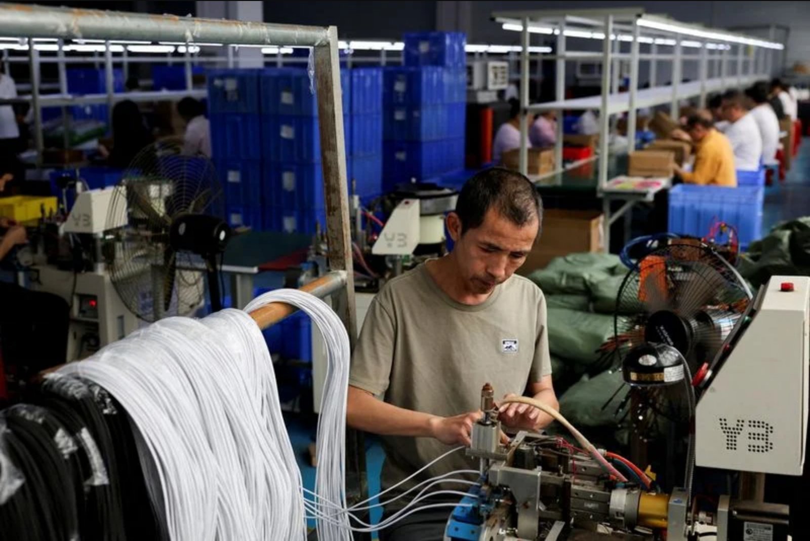 Chinese Manufacturing Sustains Expansion for Sixth Month Amid Easing Price Pressures
