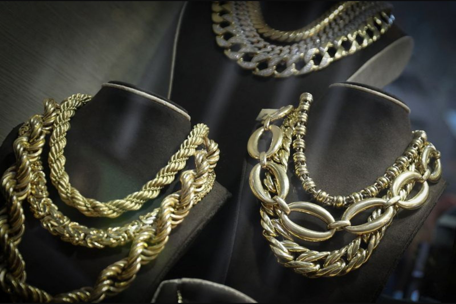 Gold Breaks $5,100 as Investors Flock to Safe Havens Amid Market Volatility