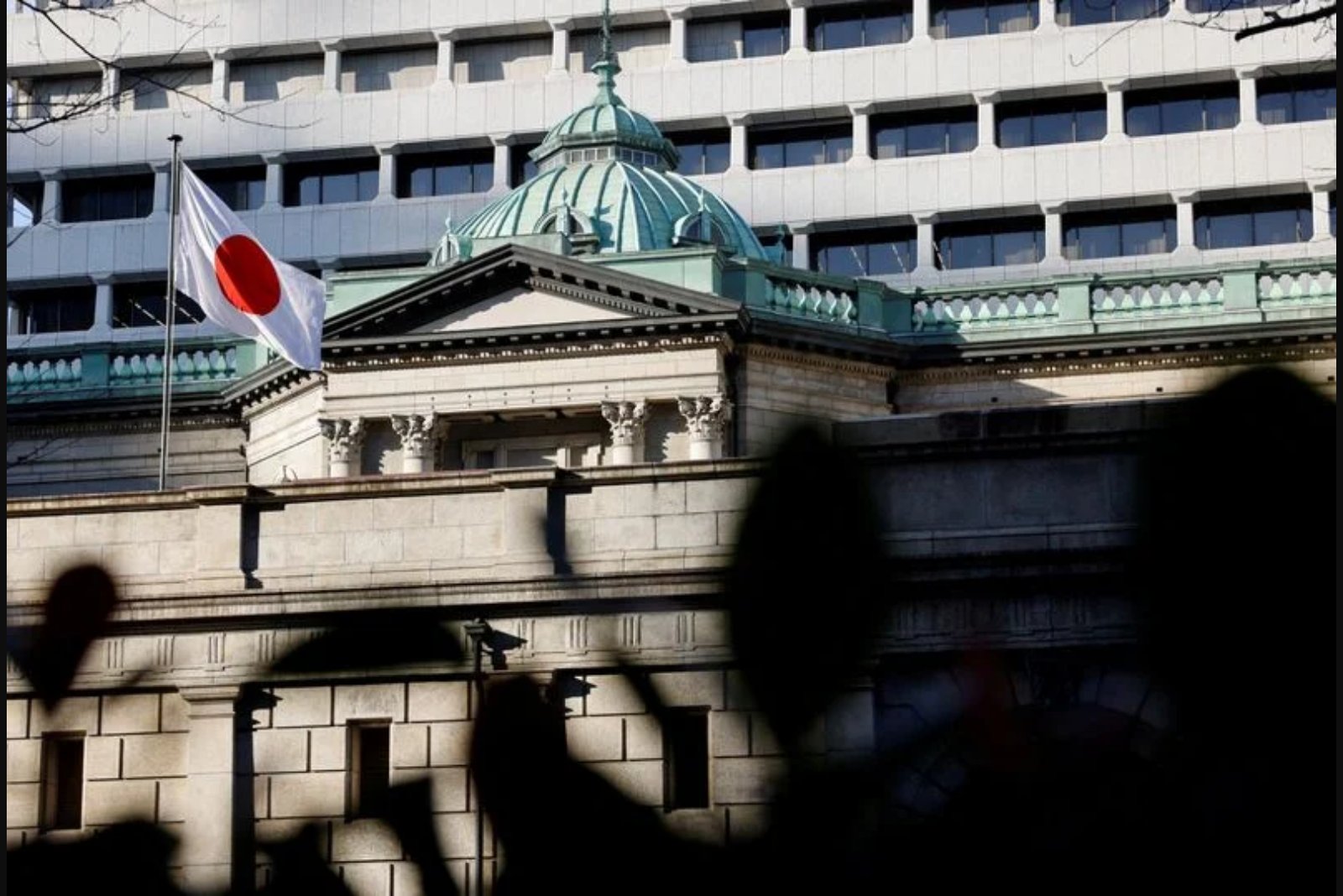 Japan adviser urges steady, measured BOJ rate increases to counter yen falls