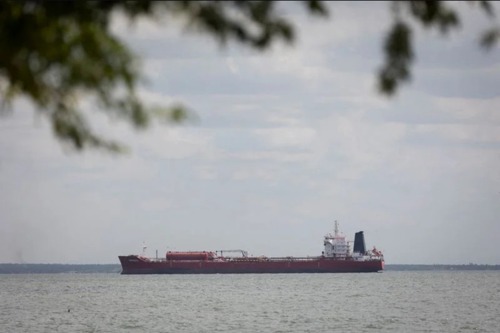 Venezuela's May oil exports edged up to 1.25 million bpd, driven by shipments to US, India and Europe