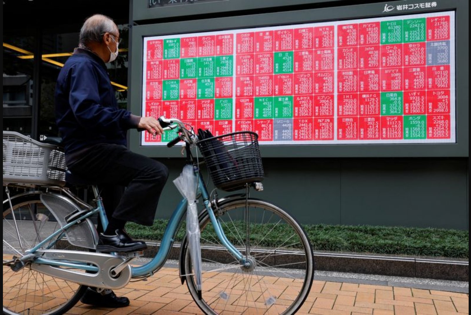 Asian Markets Rally on Tech Earnings and Cooling Oil; Yen Stabilised by Tokyo Intervention