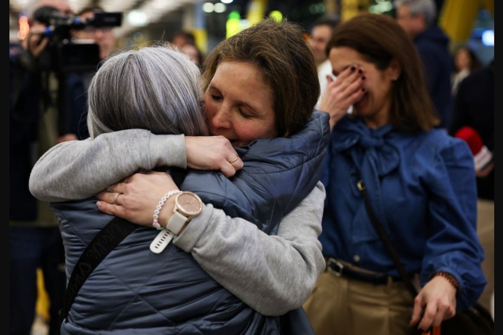 Airline Stocks Stabilize Slightly as Limited Repatriation Flights Depart Middle East Amid Airspace Shutdown