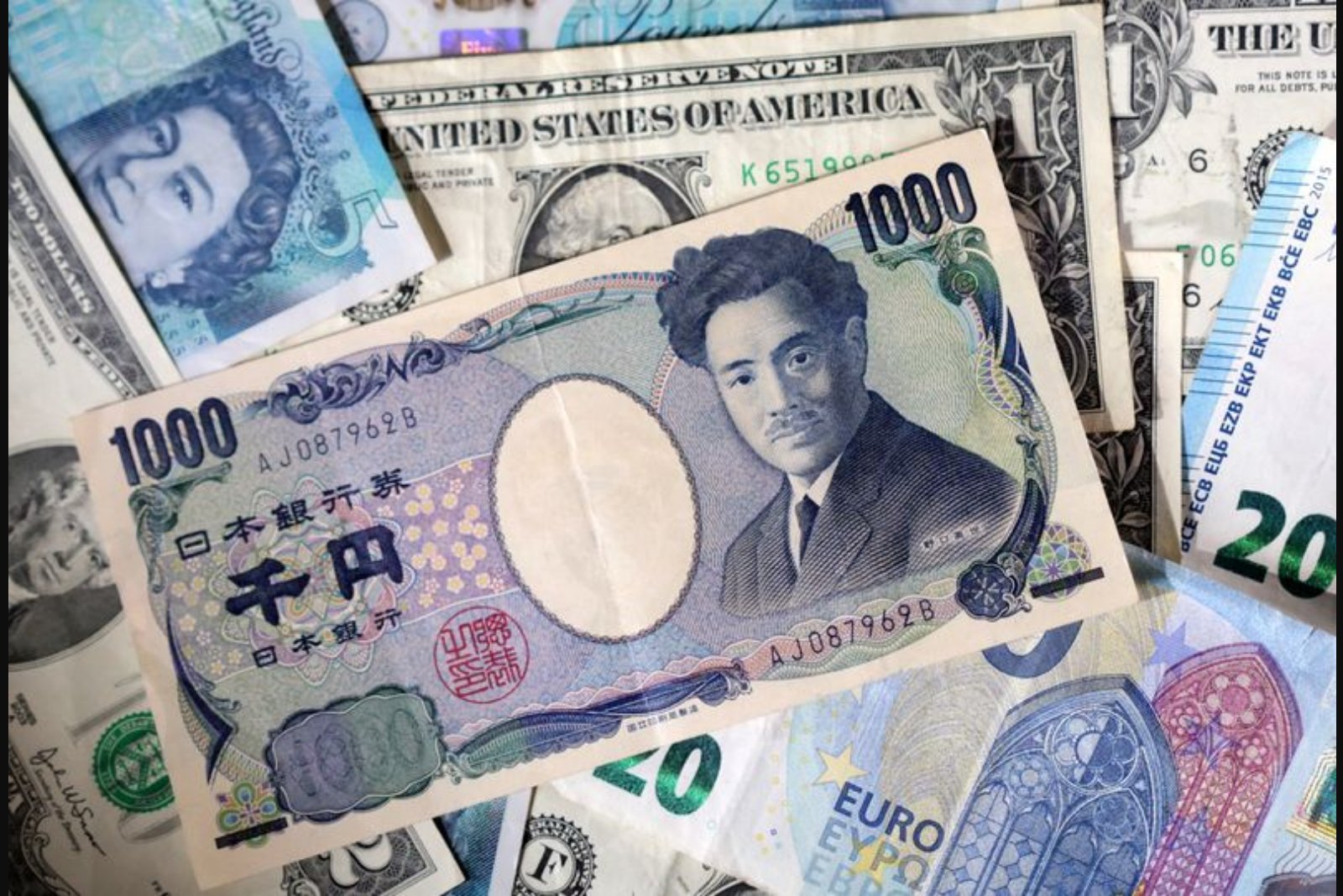 Yen Pulls Back Slightly After Tokyo Steps In to Support Currency