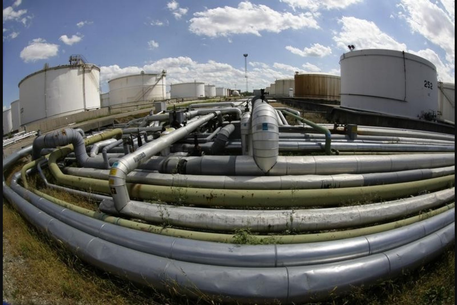 HSBC Lifts 2026 Brent Forecast to $80 on Middle East Disruption