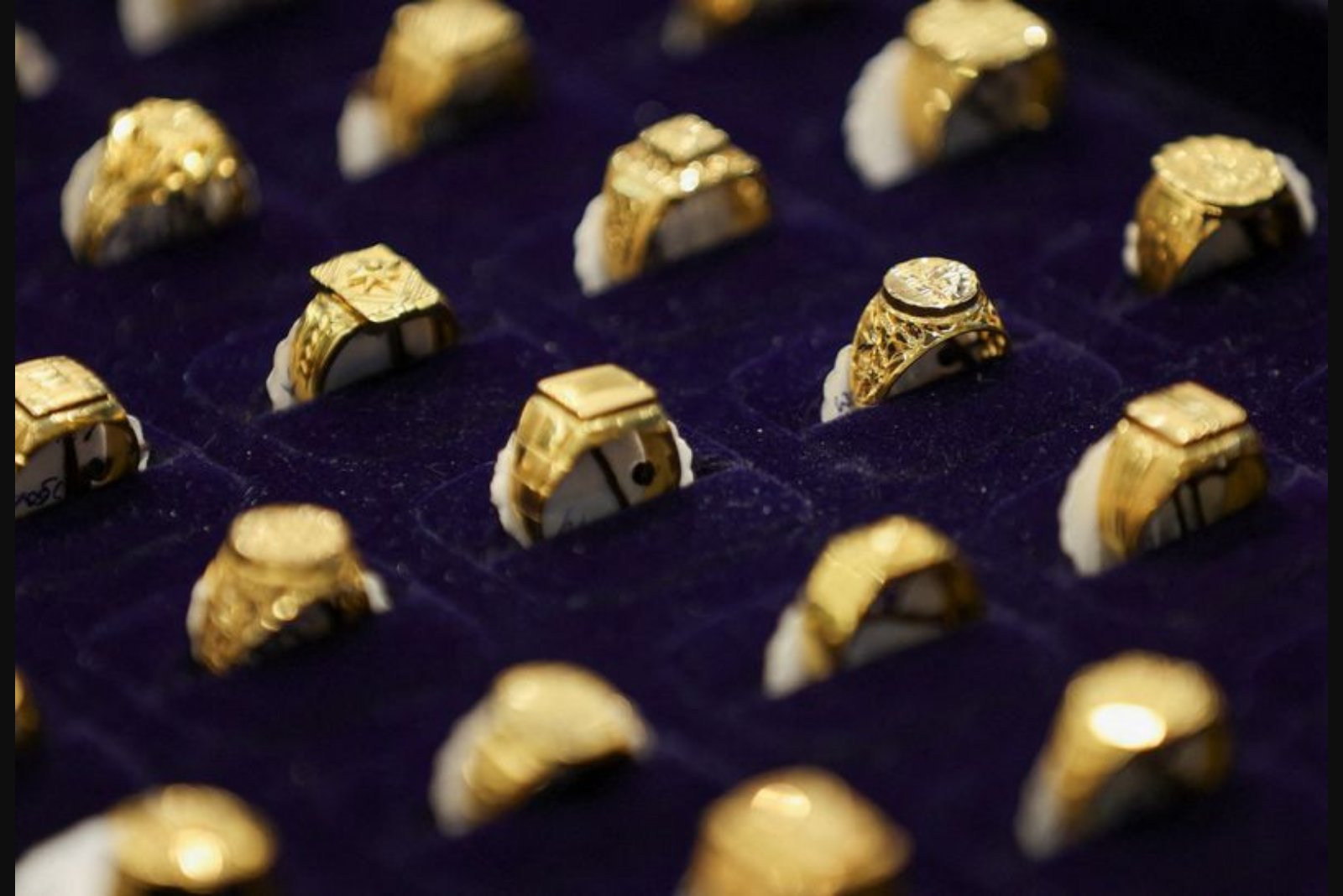 JP Morgan Lifts Long-Term Gold Forecast 15% to $4,500 per Ounce; Keeps 2026 Year-End at $6,300