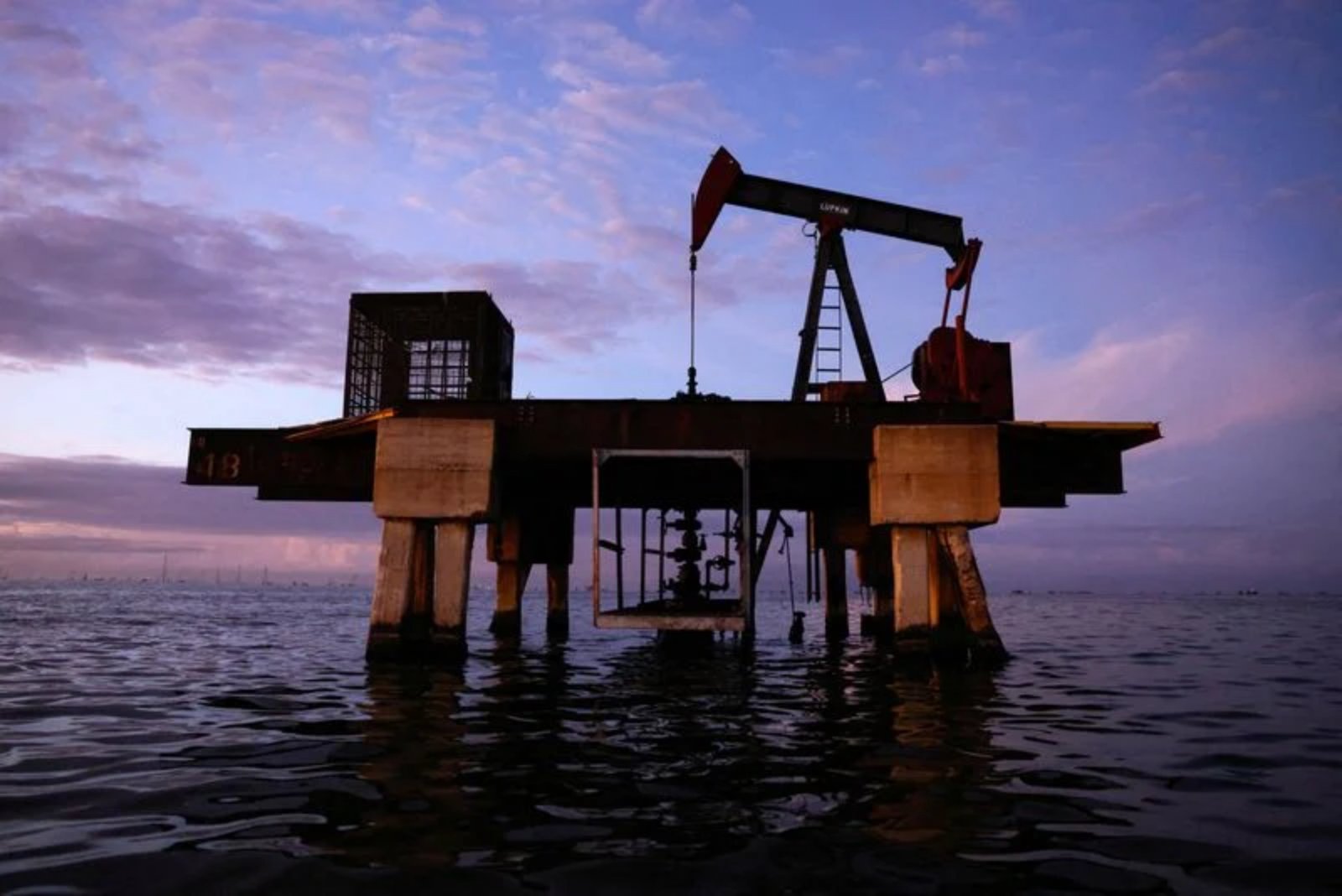 From Investigations to Pentagon Partner: The Oil Deal That Reshaped a Venezuelan Billionaire’s Standing