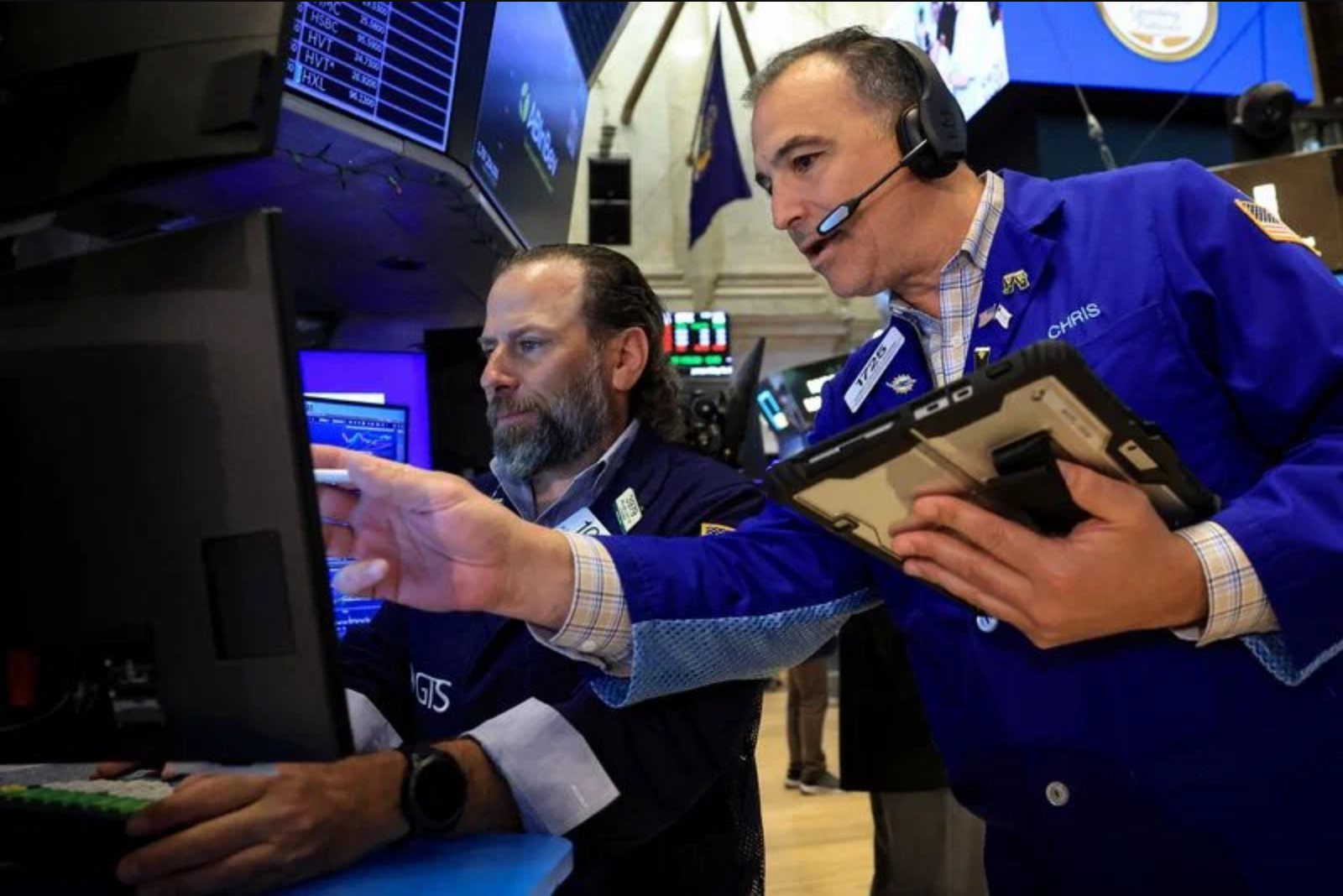 US Futures Flat as Quarter Ends; Investors Eye Jobs, Consumer Confidence and Earnings