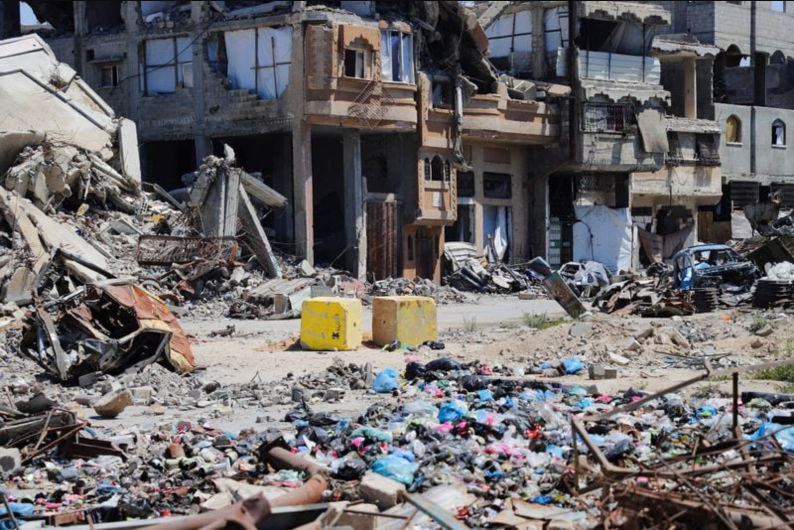 Israeli Forces Expand Control in Gaza as New Strike Kills Two Brothers, Medics Say